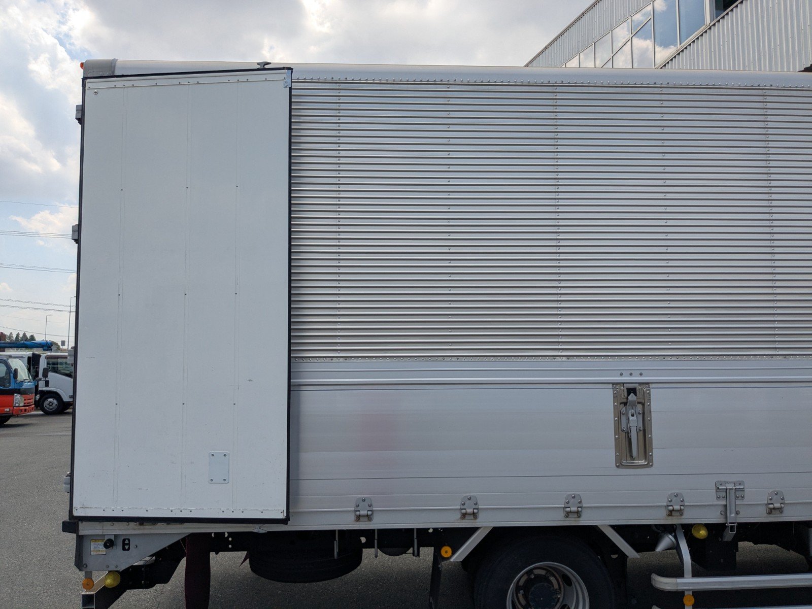 vehicle_image_20260601094439UDtOg8D2wb.jpg