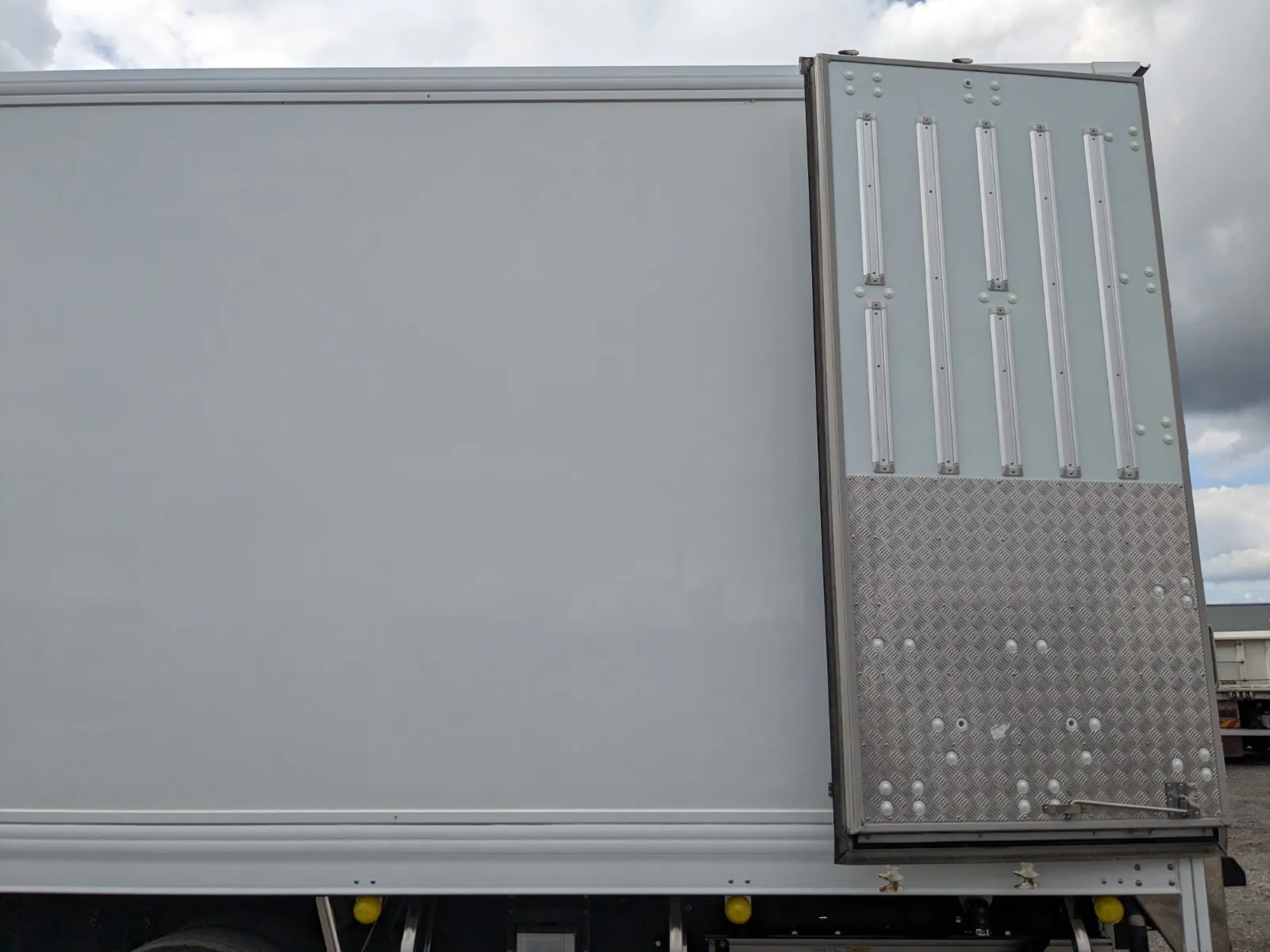 vehicle_image_20260723105623WvhclDyLd1.webp