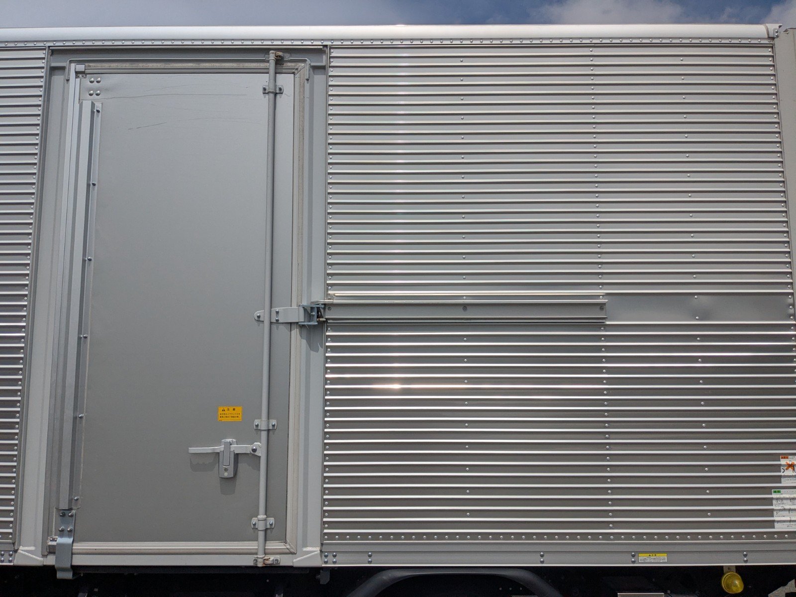 vehicle_image_202604201836457cYQyfysIS.jpg