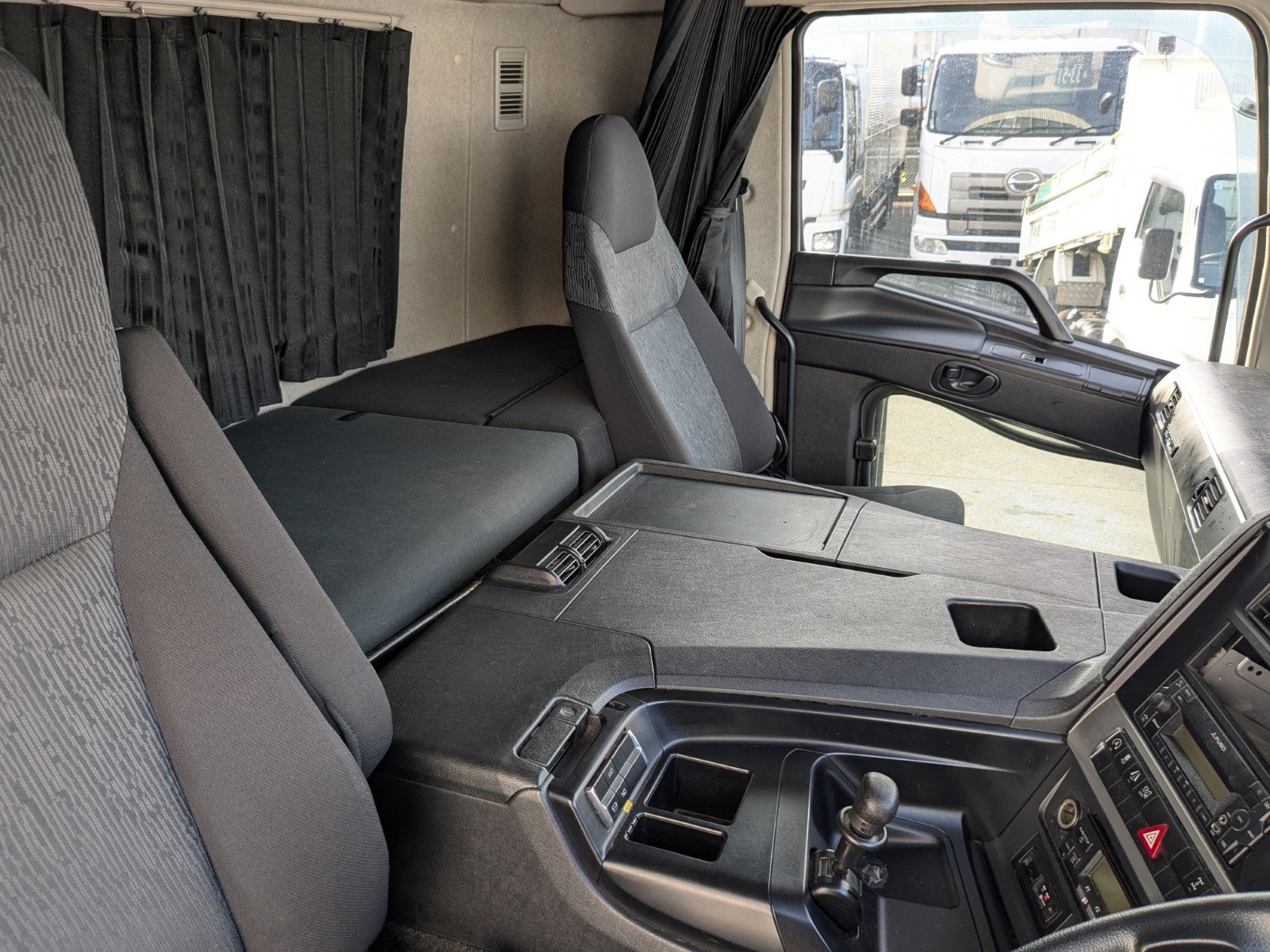 vehicle_image_20260129100445dGWhTJ595W.jpg