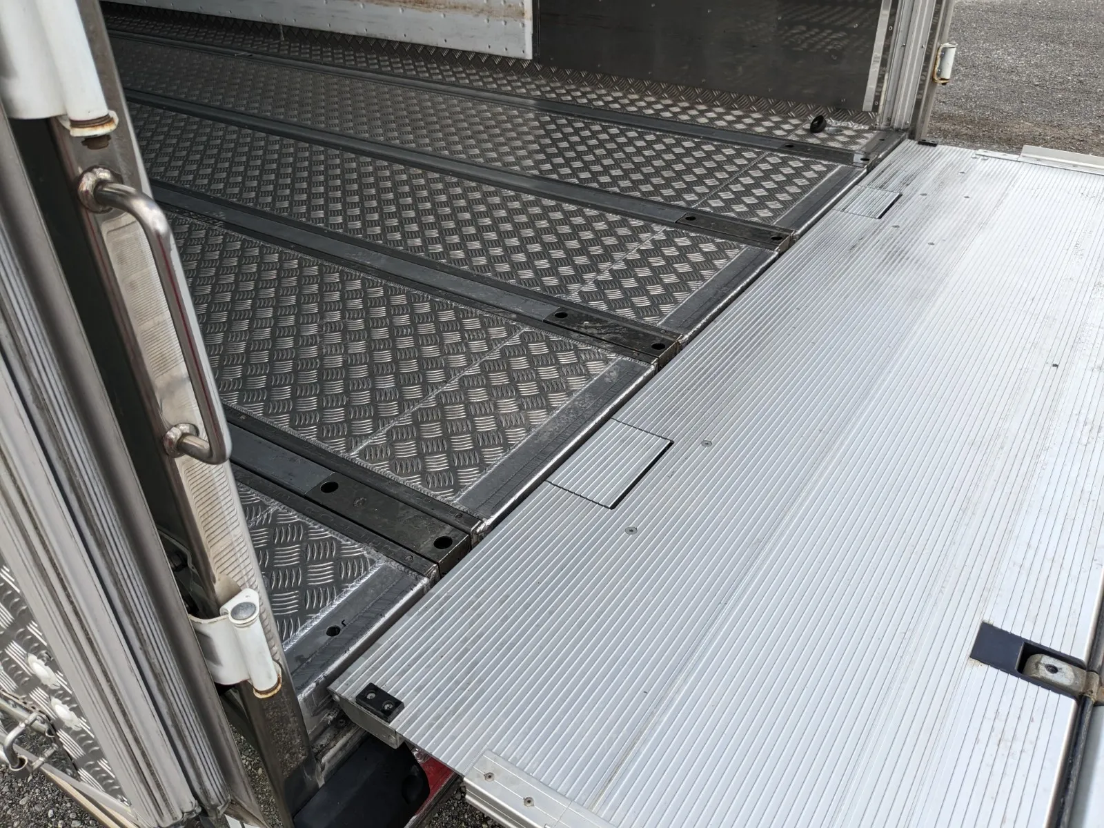 vehicle_image_20260630155813TzJwmyLURY.webp