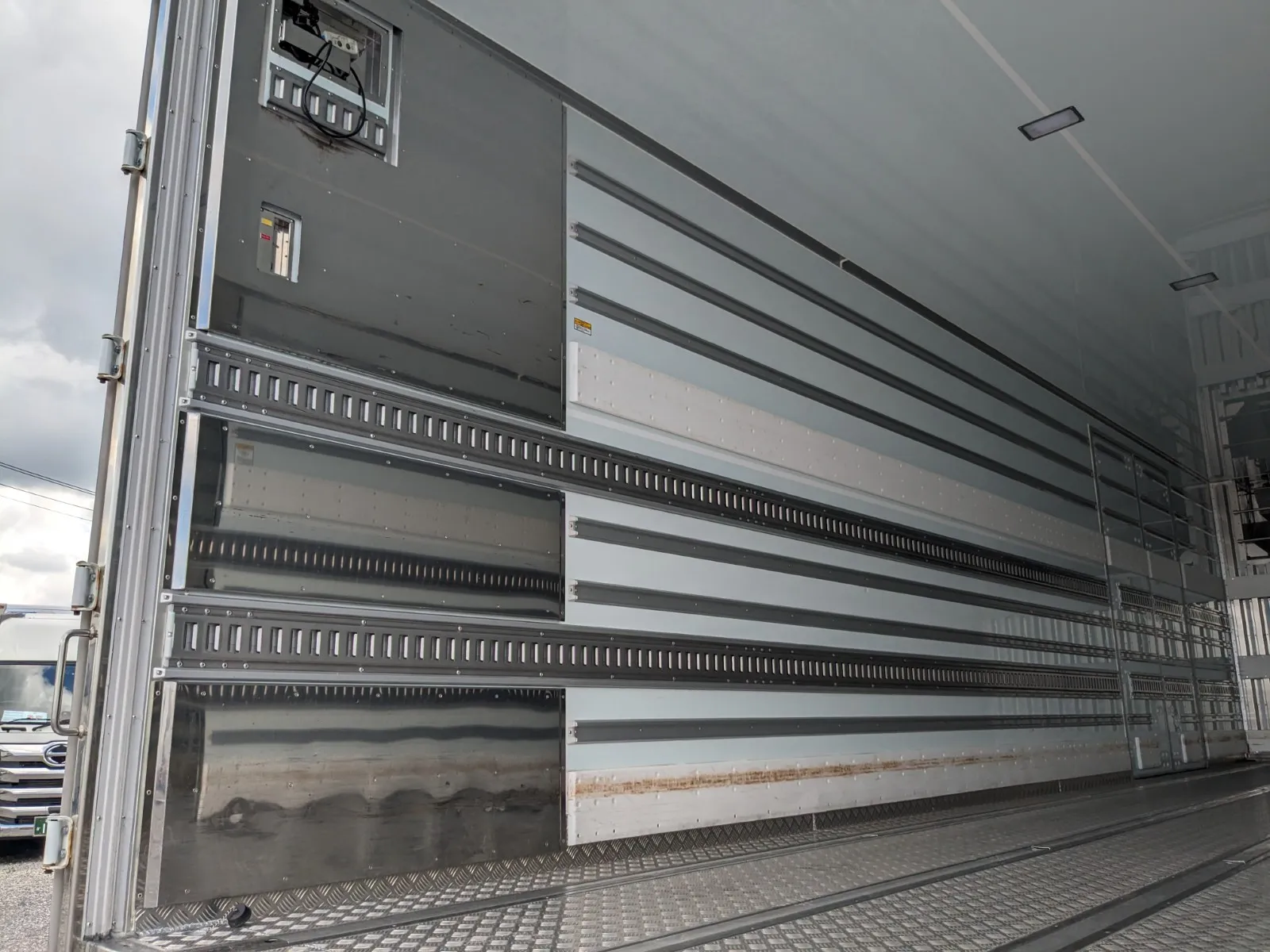 vehicle_image_20260630155818AJFHWcN5fX.webp