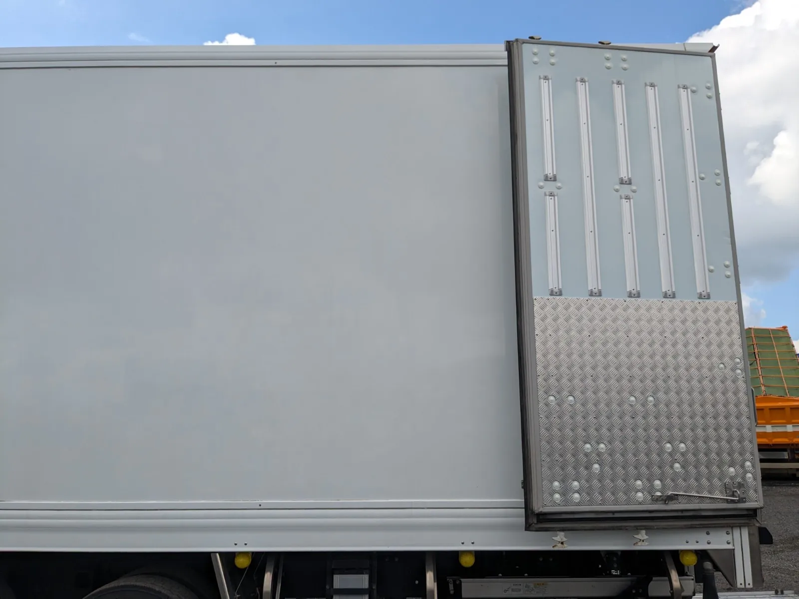 vehicle_image_20260630155819mh0KvdKPYC.webp