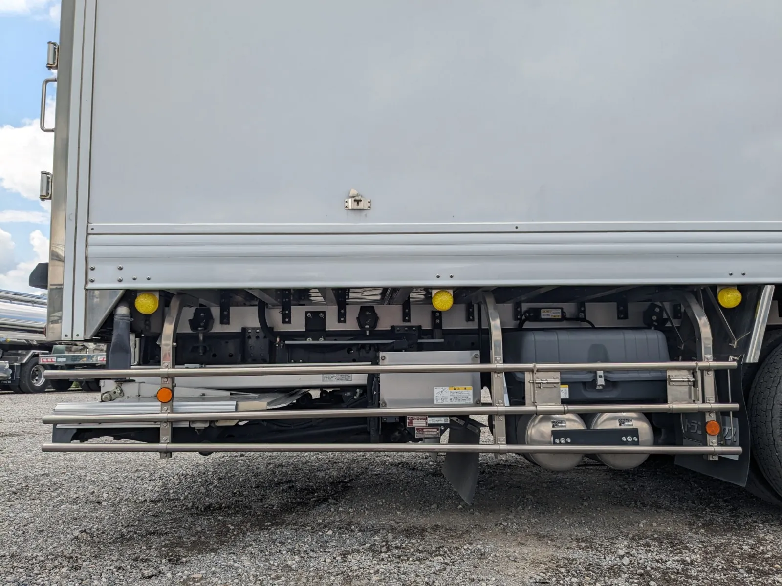 vehicle_image_20260630155823NmMPNV1TwU.webp
