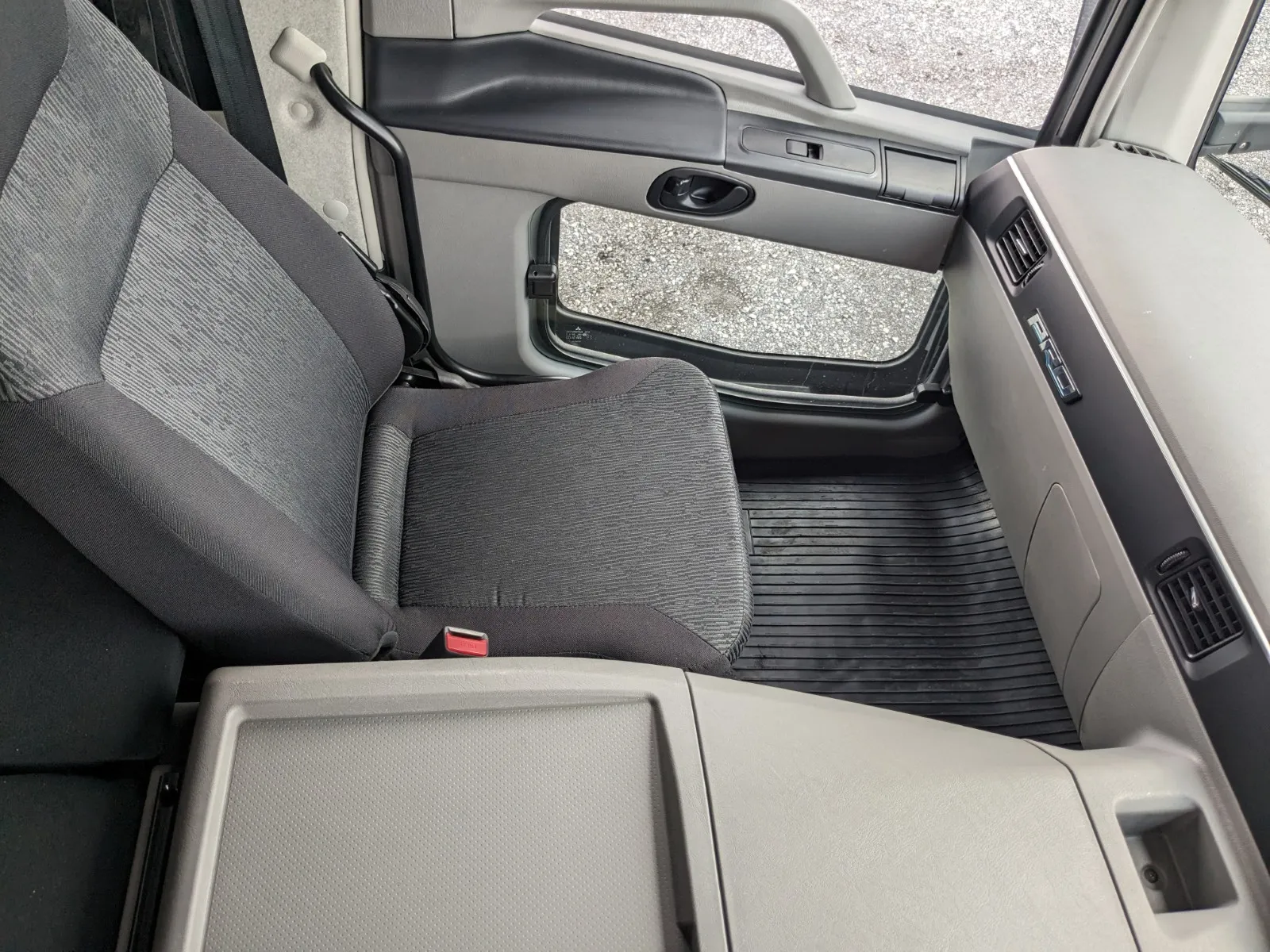 vehicle_image_20260630155826AHBmJRh6UR.webp