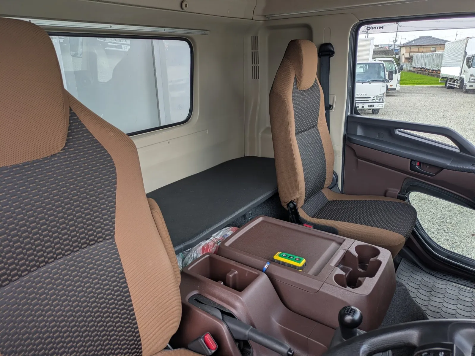 vehicle_image_20260804110619ZM1toznJZJ.webp