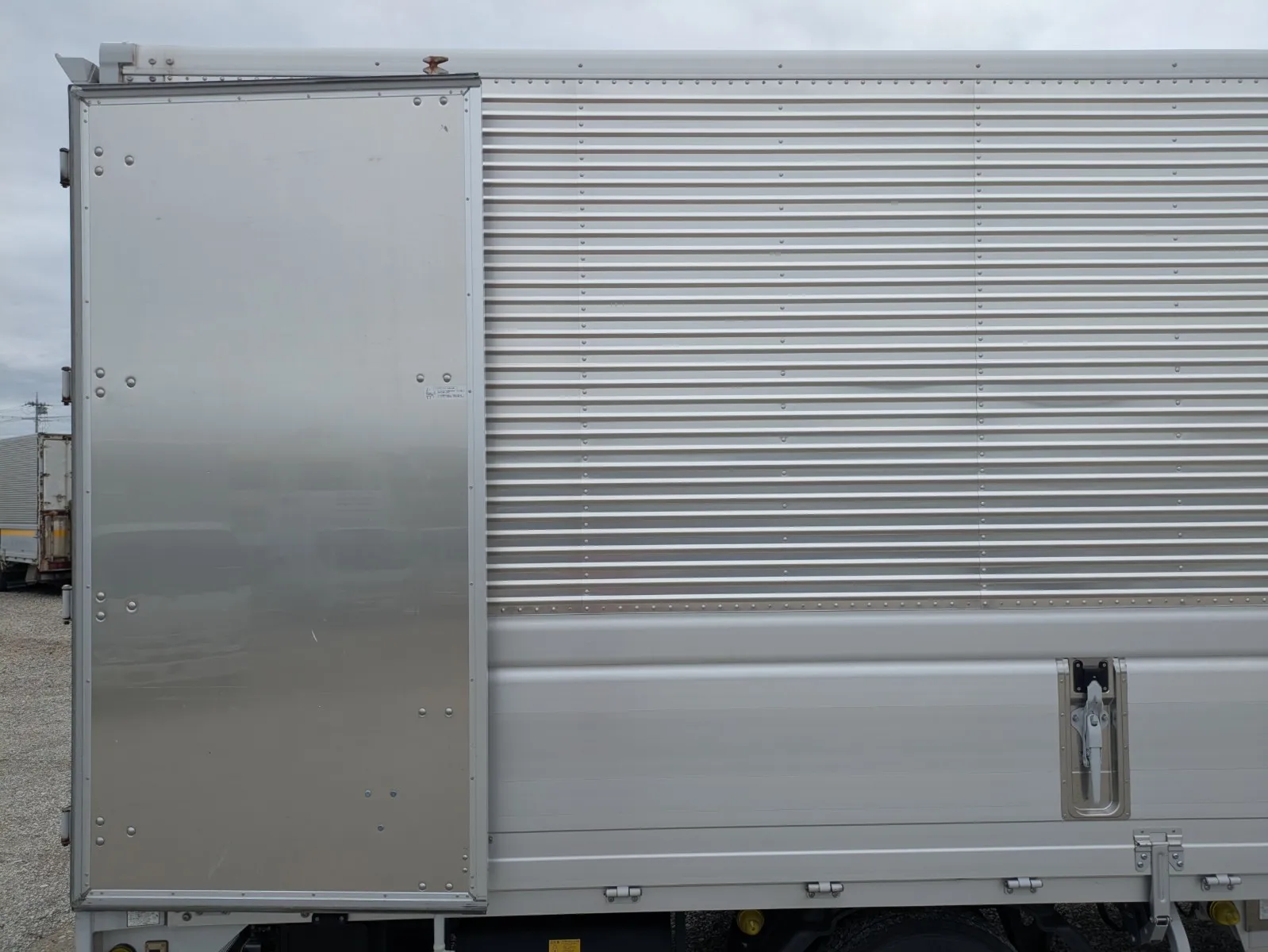 vehicle_image_20260708110137KrocJ8XRi3.webp