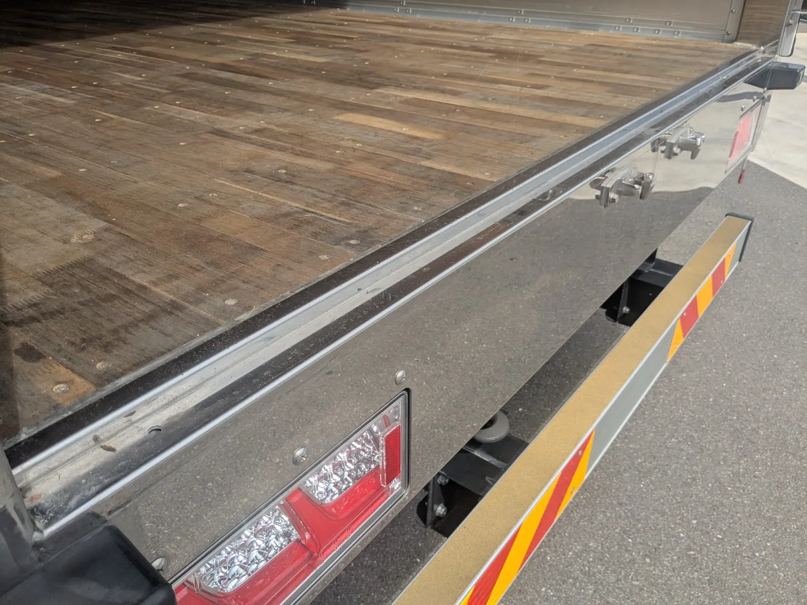 vehicle_image_20260708141928HtNtKa0uZO.webp