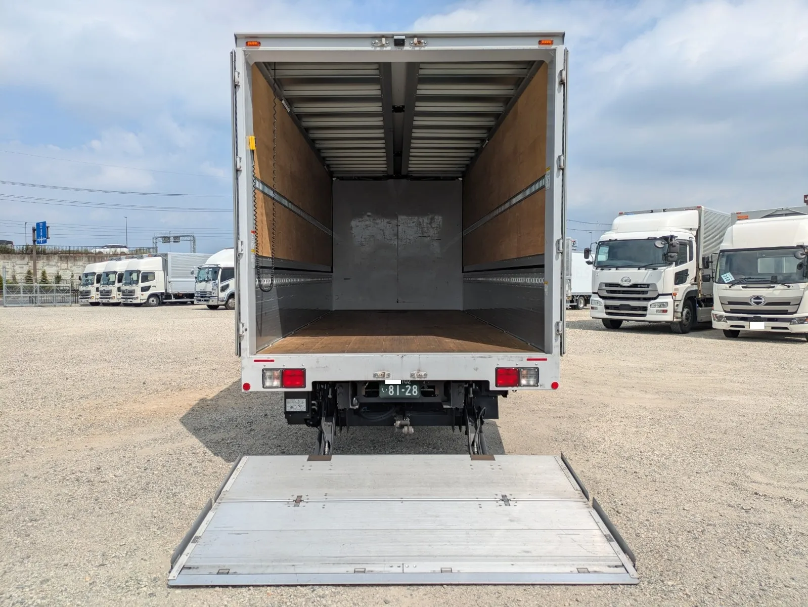 vehicle_image_20260730114004Zwpl1XJPUN.webp