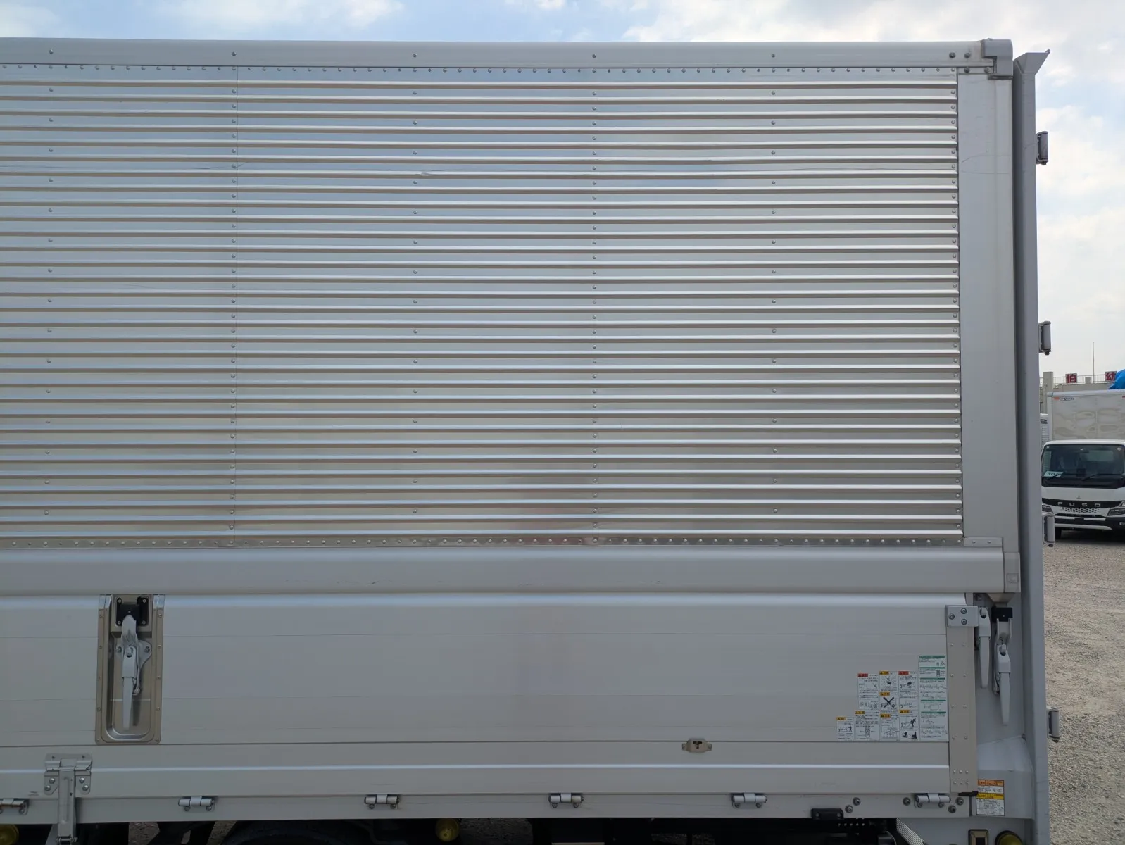 vehicle_image_20260730114008DZMhwlfT96.webp