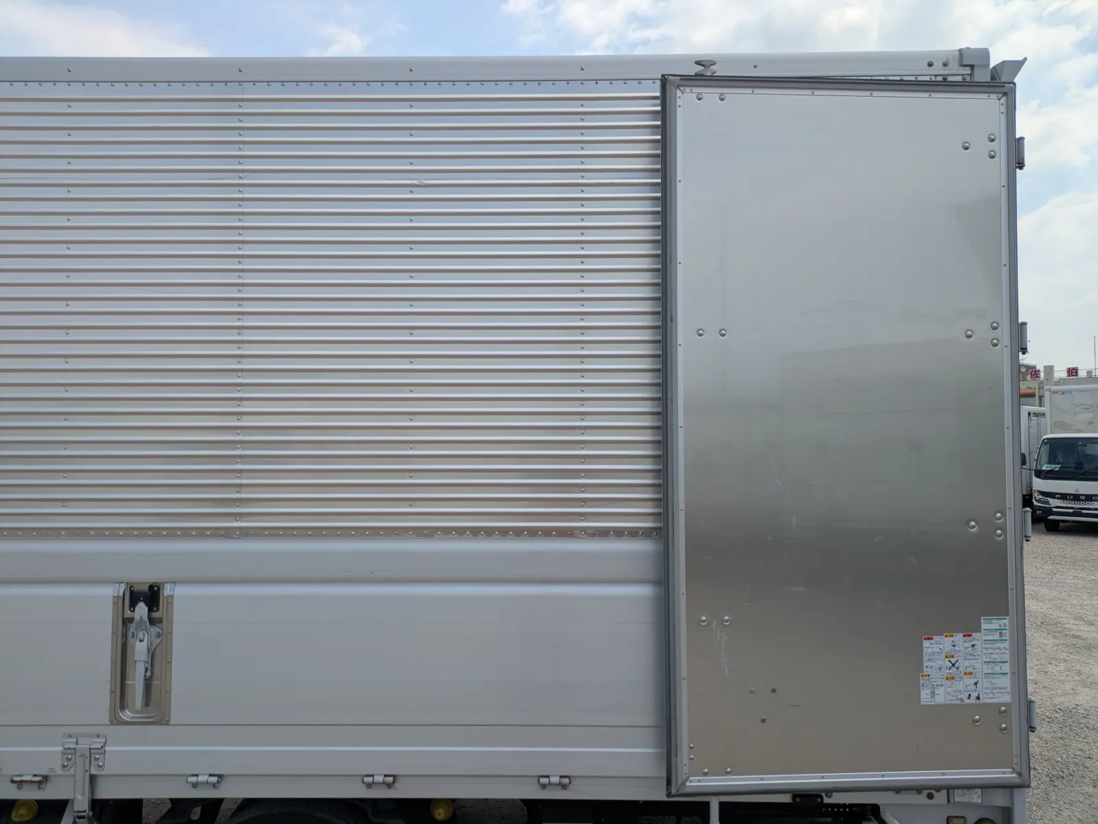 vehicle_image_20260730114008aSsbDXqfXN.webp