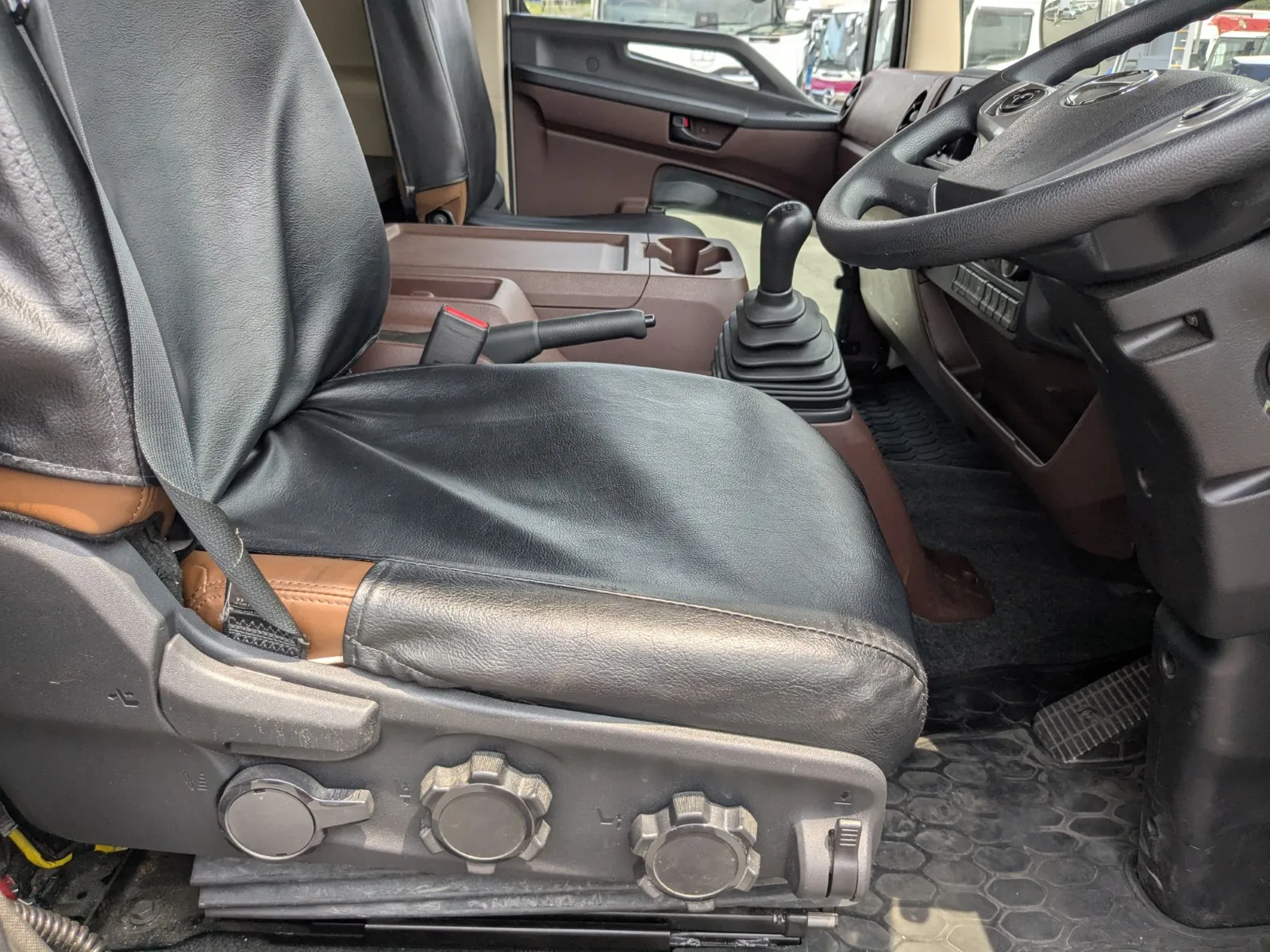 vehicle_image_20260805105523a0K6OgrMYJ.webp