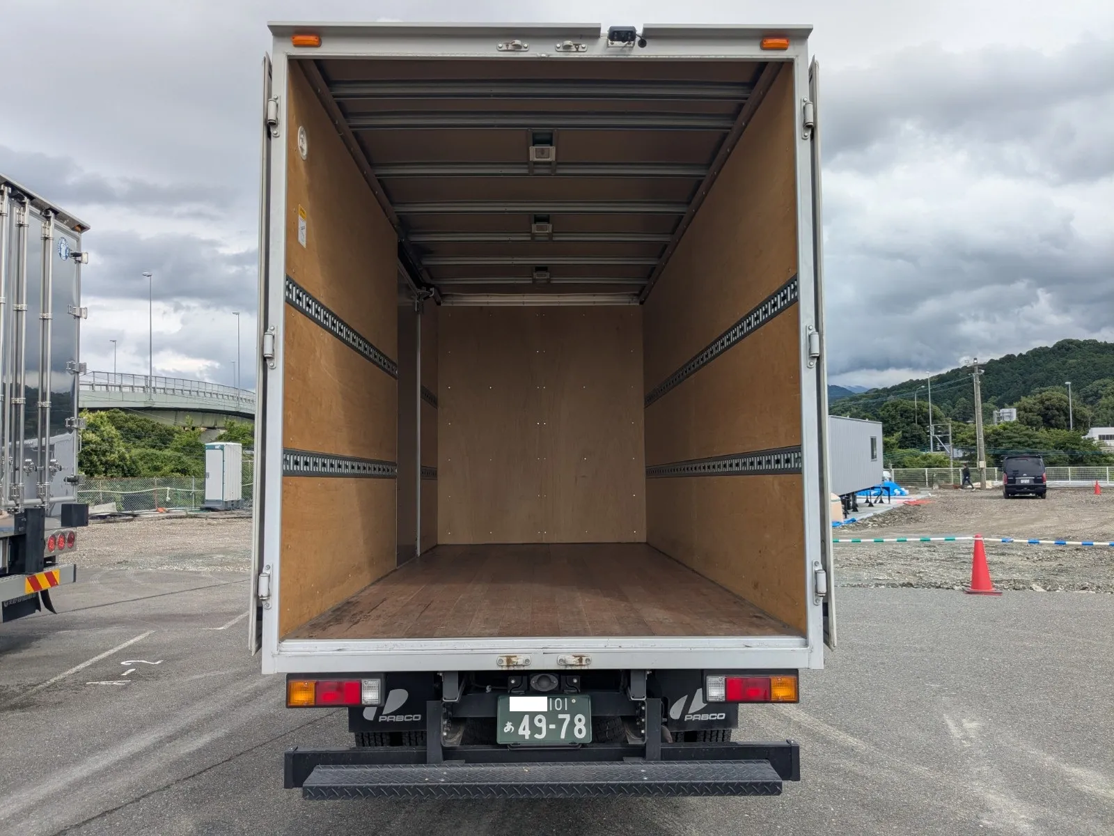 vehicle_image_20260707112431qLJeUmyoi0.webp