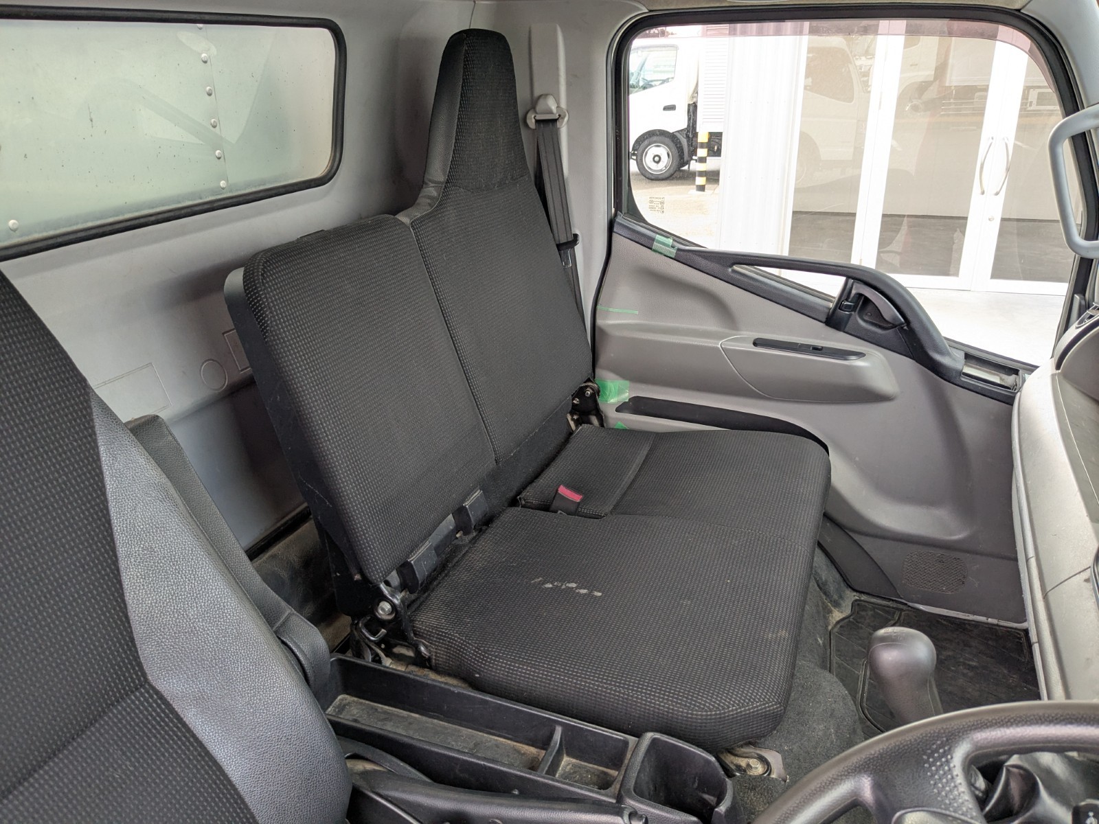 vehicle_image_202512021043348TnPDgl6Ik.jpg