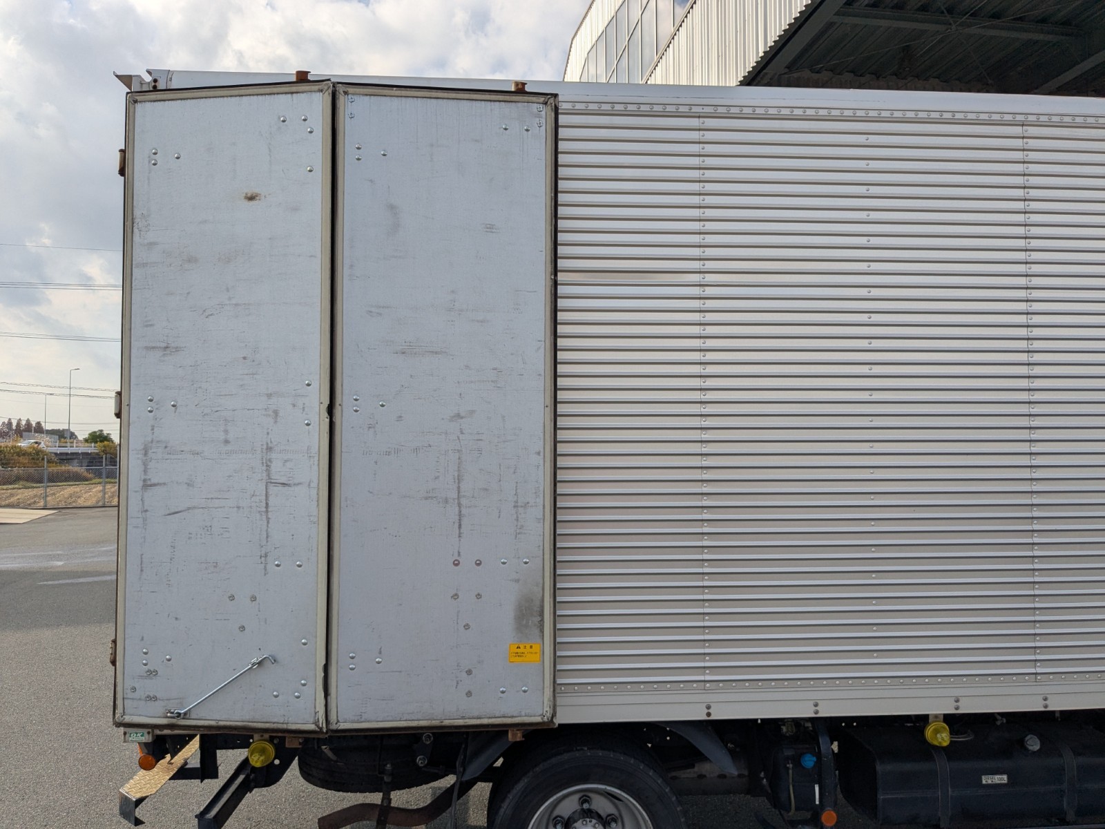 vehicle_image_20251202104334vLcJoRZgdB.jpg
