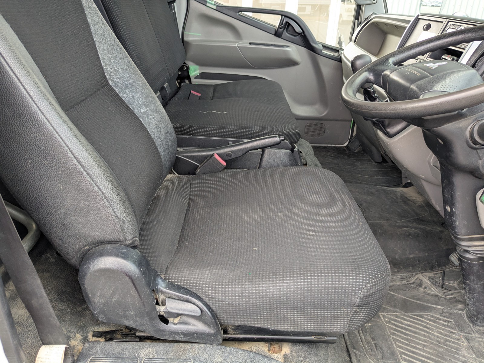 vehicle_image_20251202104335kq8frZDgeX.jpg