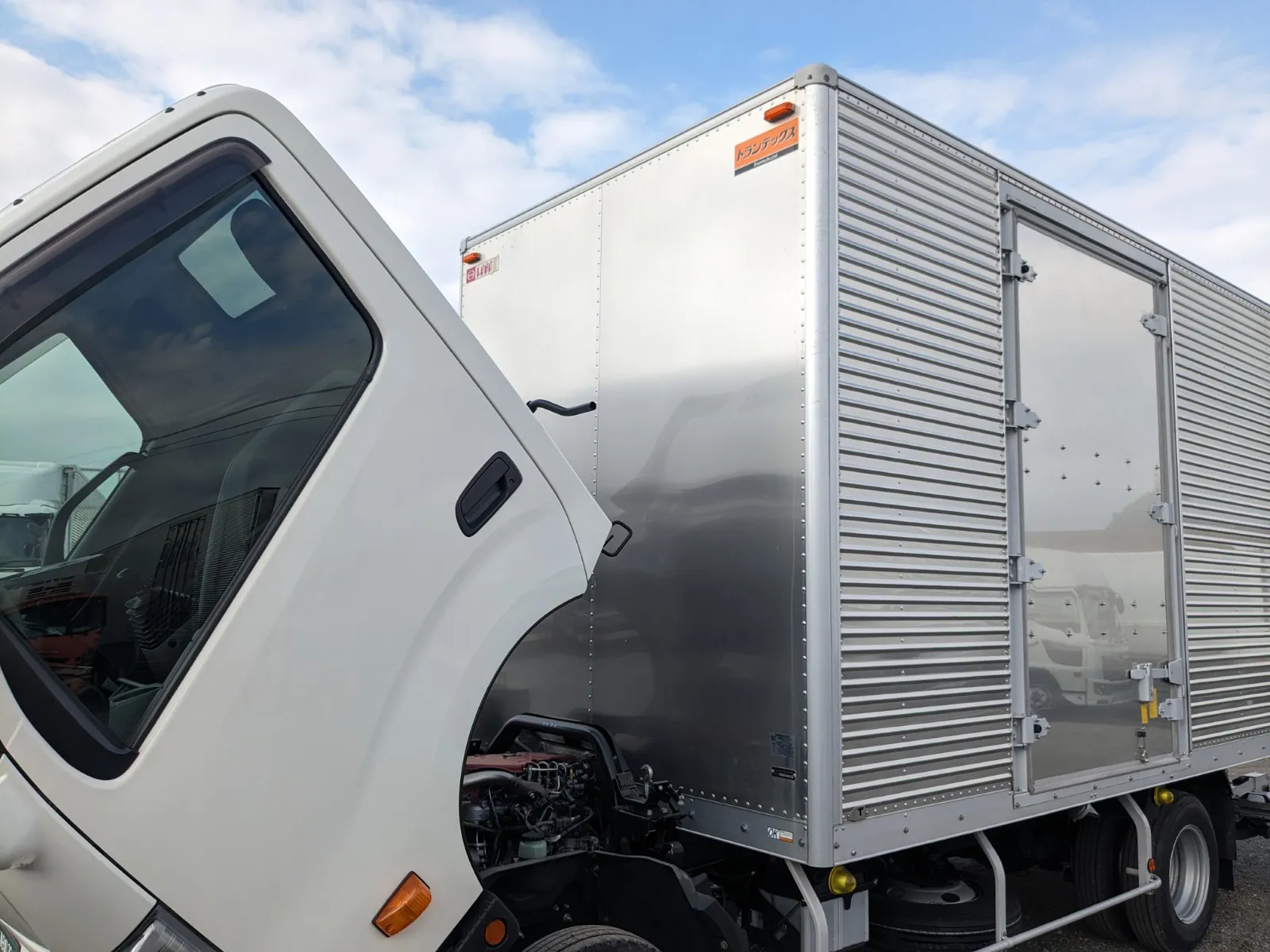 vehicle_image_202607041147070mXKjN6y3y.webp