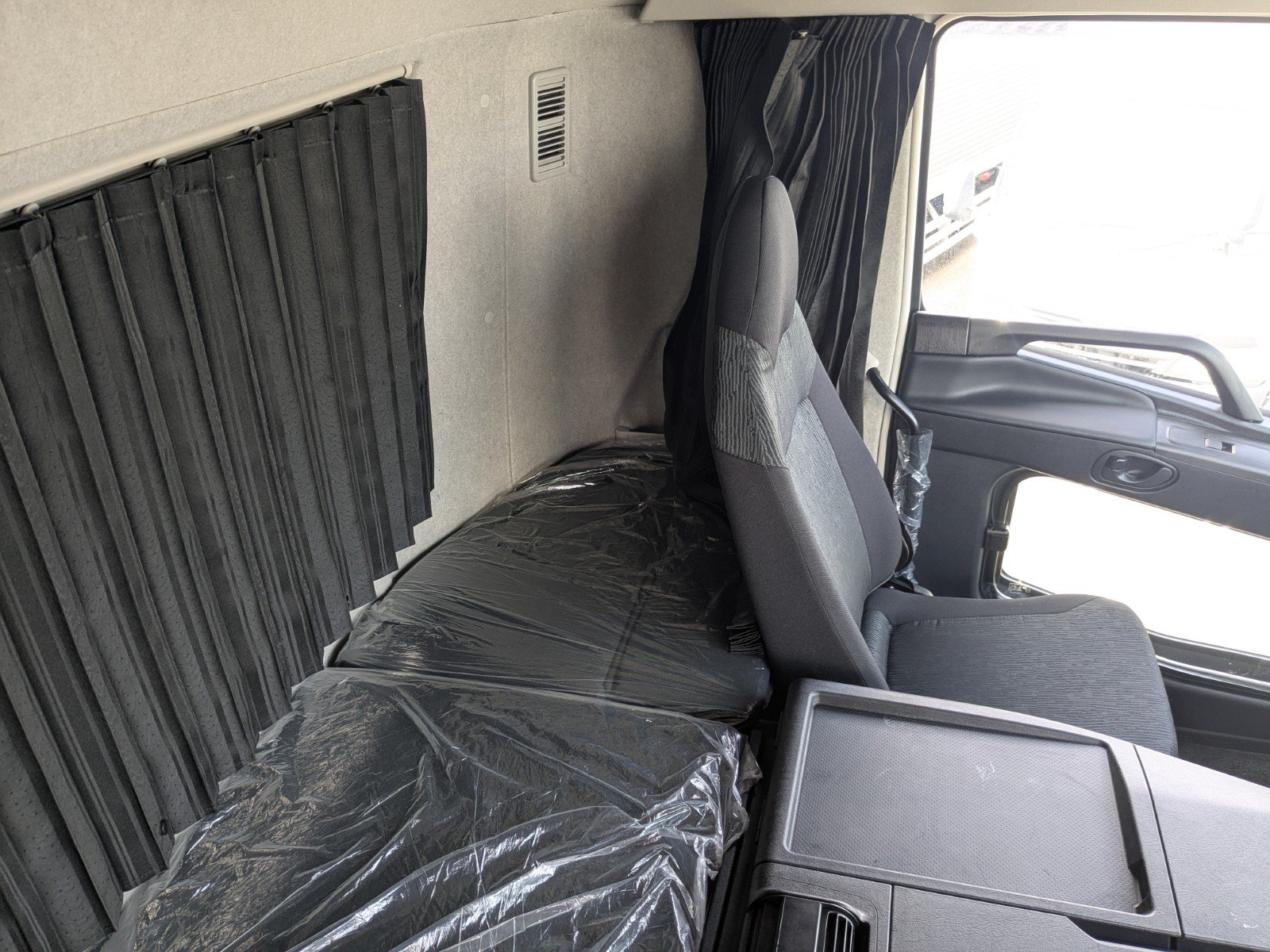 vehicle_image_20260508152930wYBNf89HxK.jpg