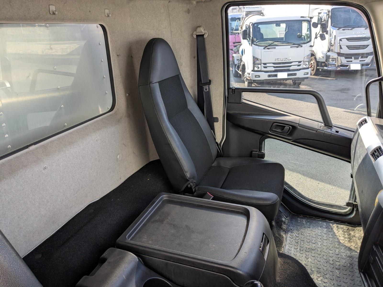 vehicle_image_20251222132656ewkUOtXbMv.jpg