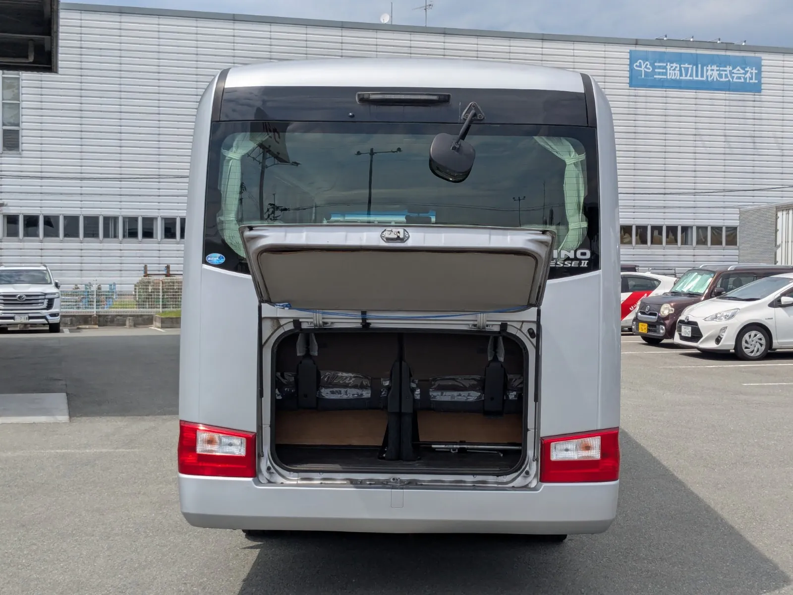 vehicle_image_202606161624210pyINlD0oY.webp