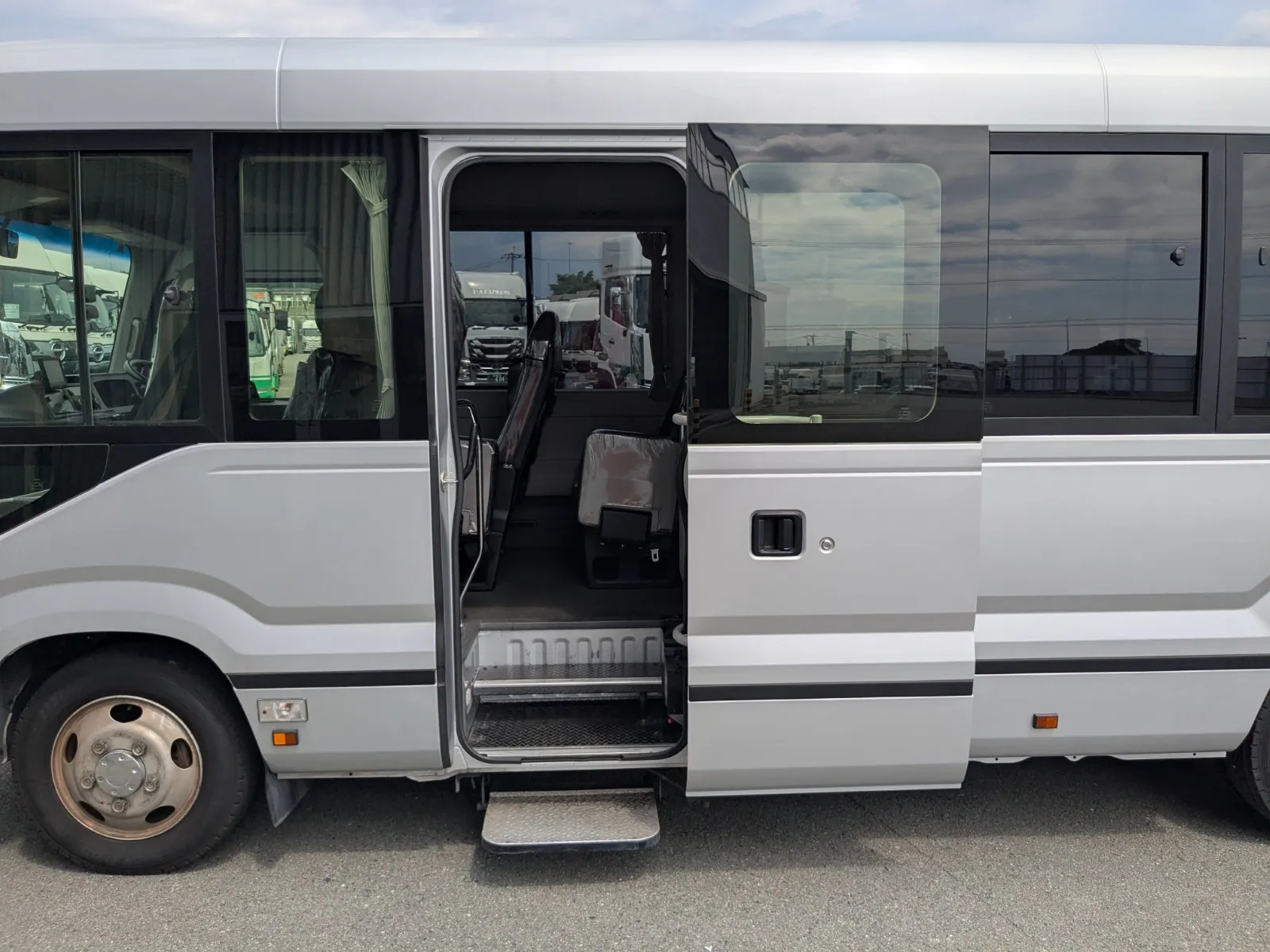 vehicle_image_20260616162421rdgr6XxuH4.webp