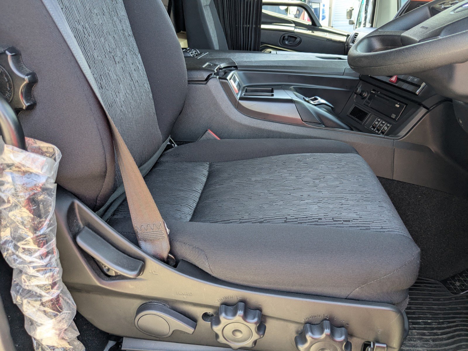 vehicle_image_20260615105900LMoO2QMXgT.jpg