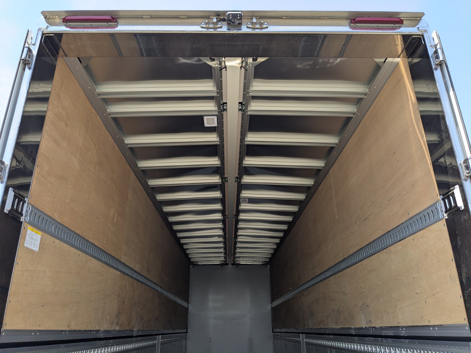 vehicle_image_20260615105900Y1Q3dbuAir.jpg
