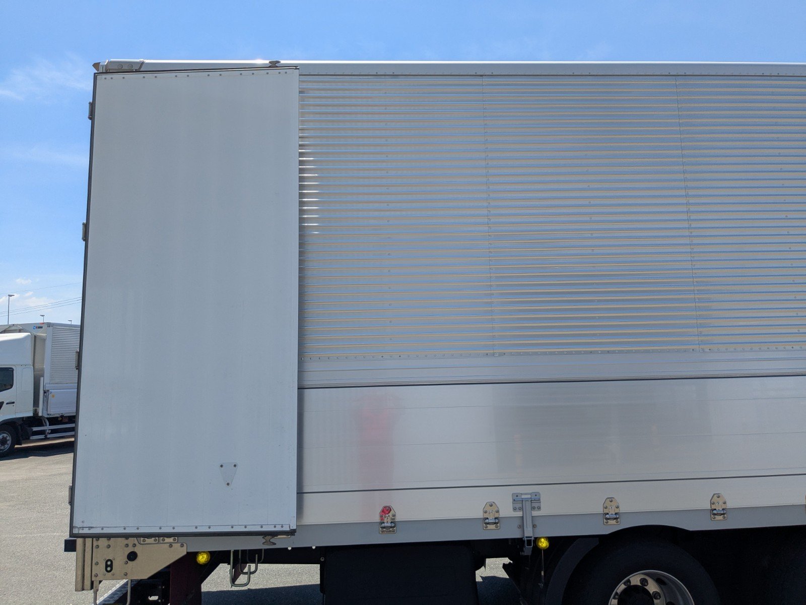 vehicle_image_20260615105900kEMzBjWC7y.jpg
