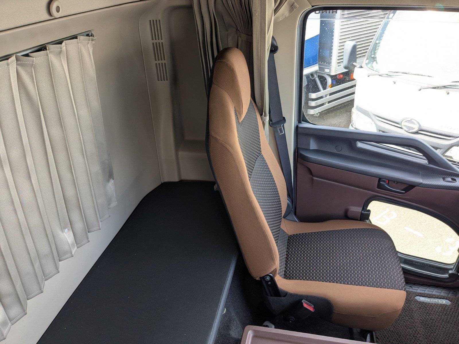 vehicle_image_20260511113353SyrwxX69a5.jpg