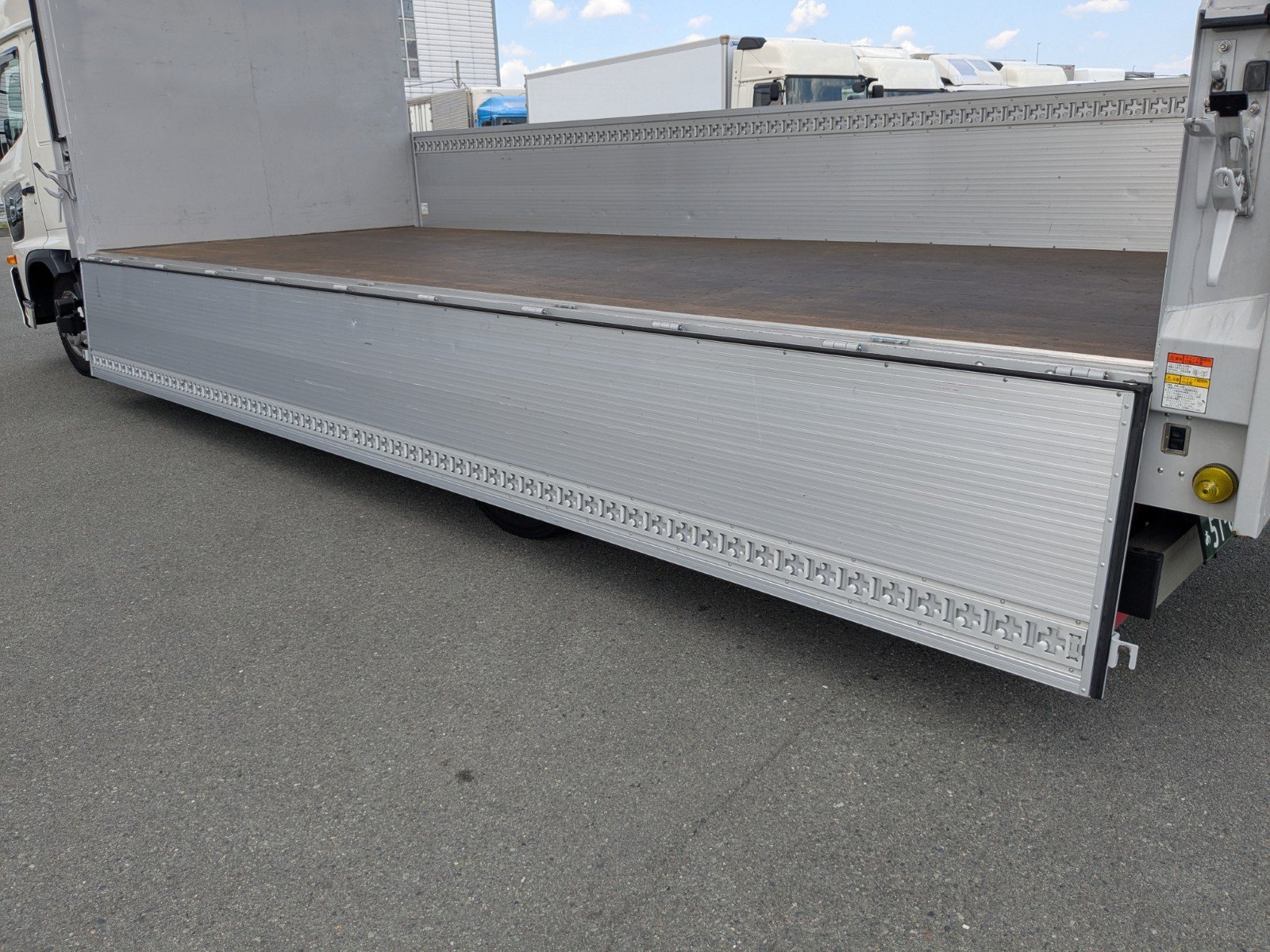 vehicle_image_20260601100122R3jnrDB0Eo.jpg