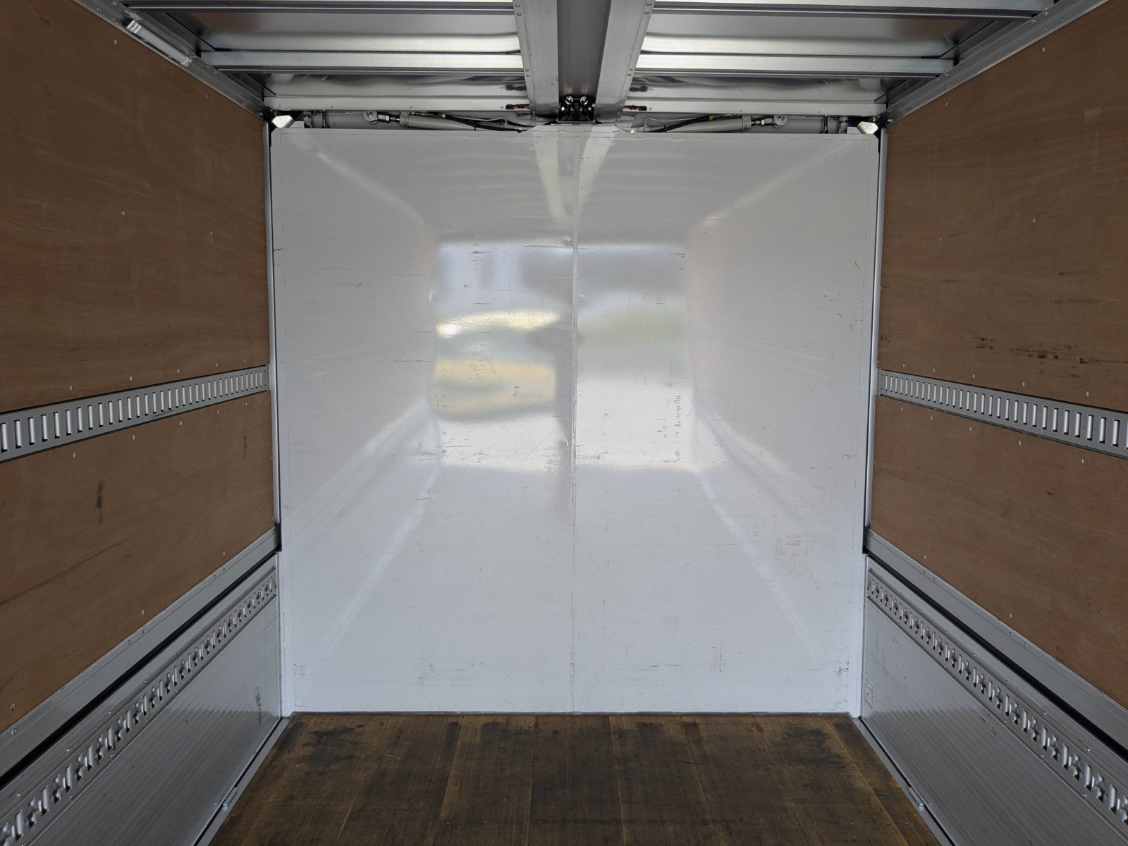vehicle_image_20260601100122Z0JHA6QGGj.jpg