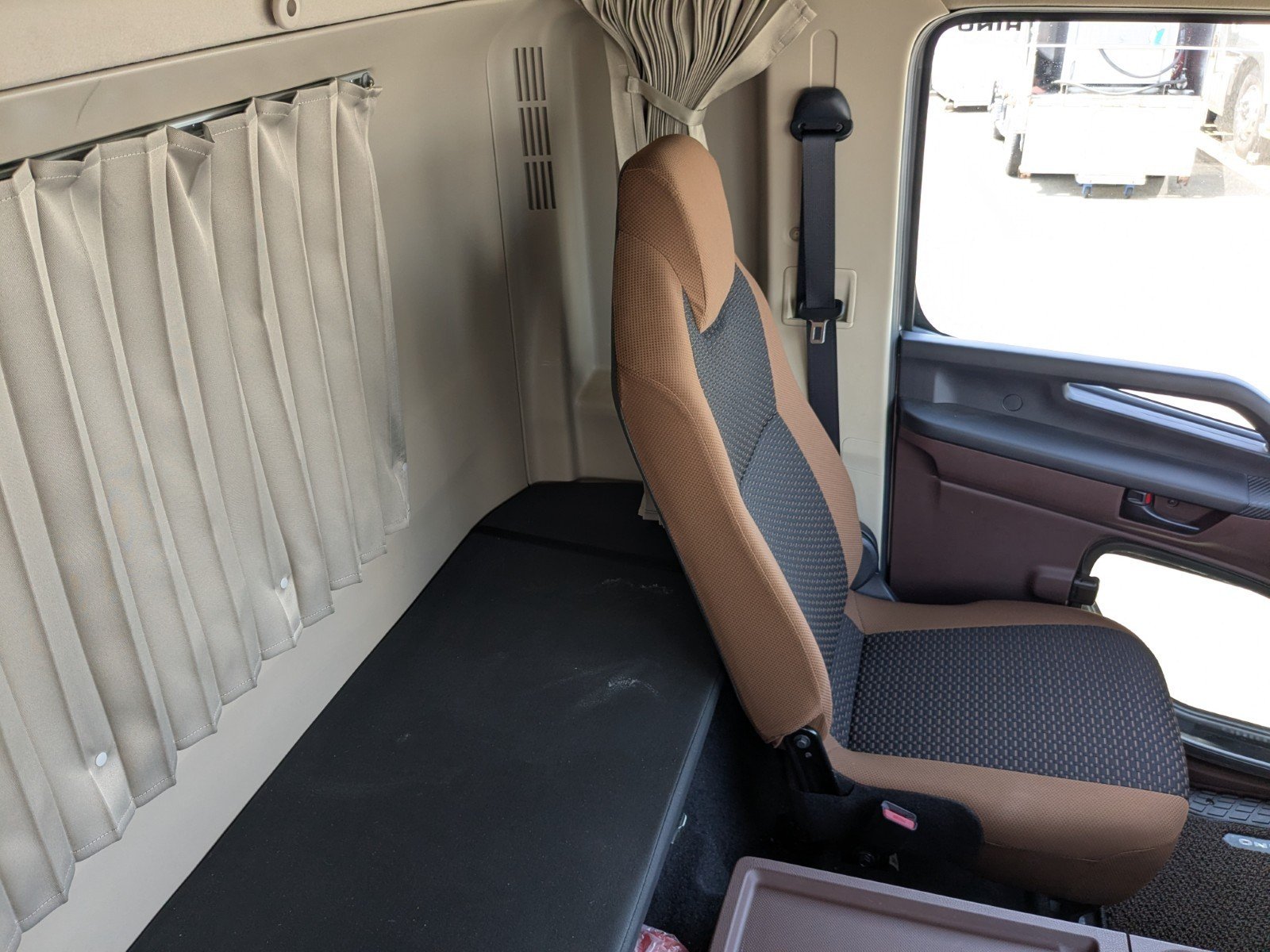 vehicle_image_20260513141254AVNmiB121L.jpg