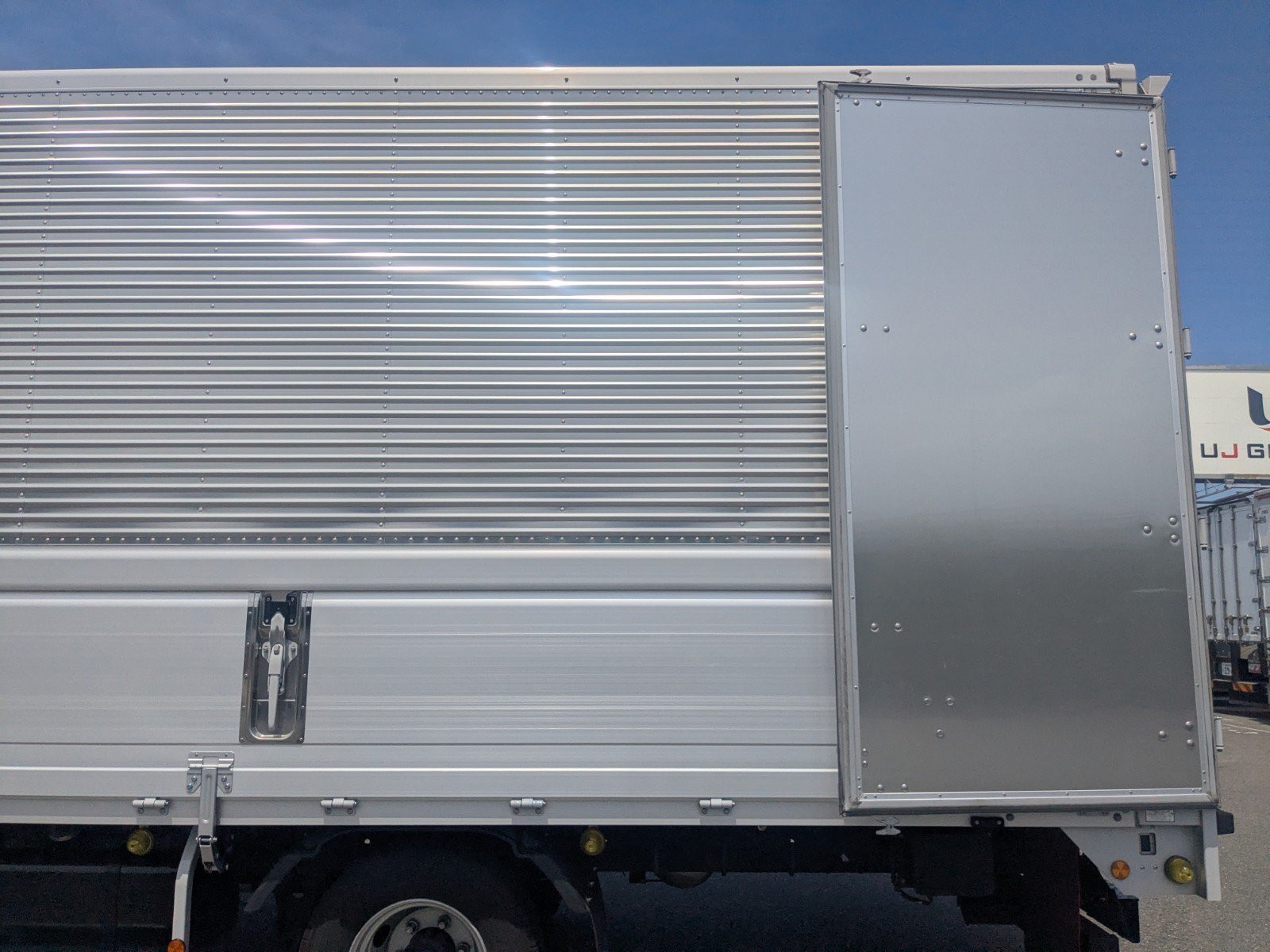 vehicle_image_20260513141254Yn8fse8clt.jpg