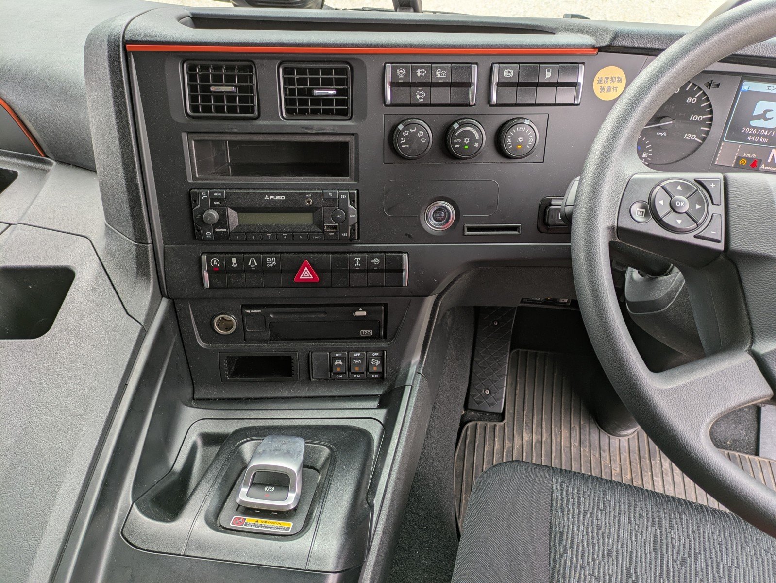 vehicle_image_20260409153225eC9qkpmpBG.jpg