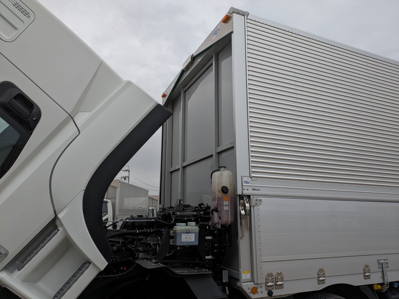 vehicle_image_20260409153225tYbIHw5kio.jpg