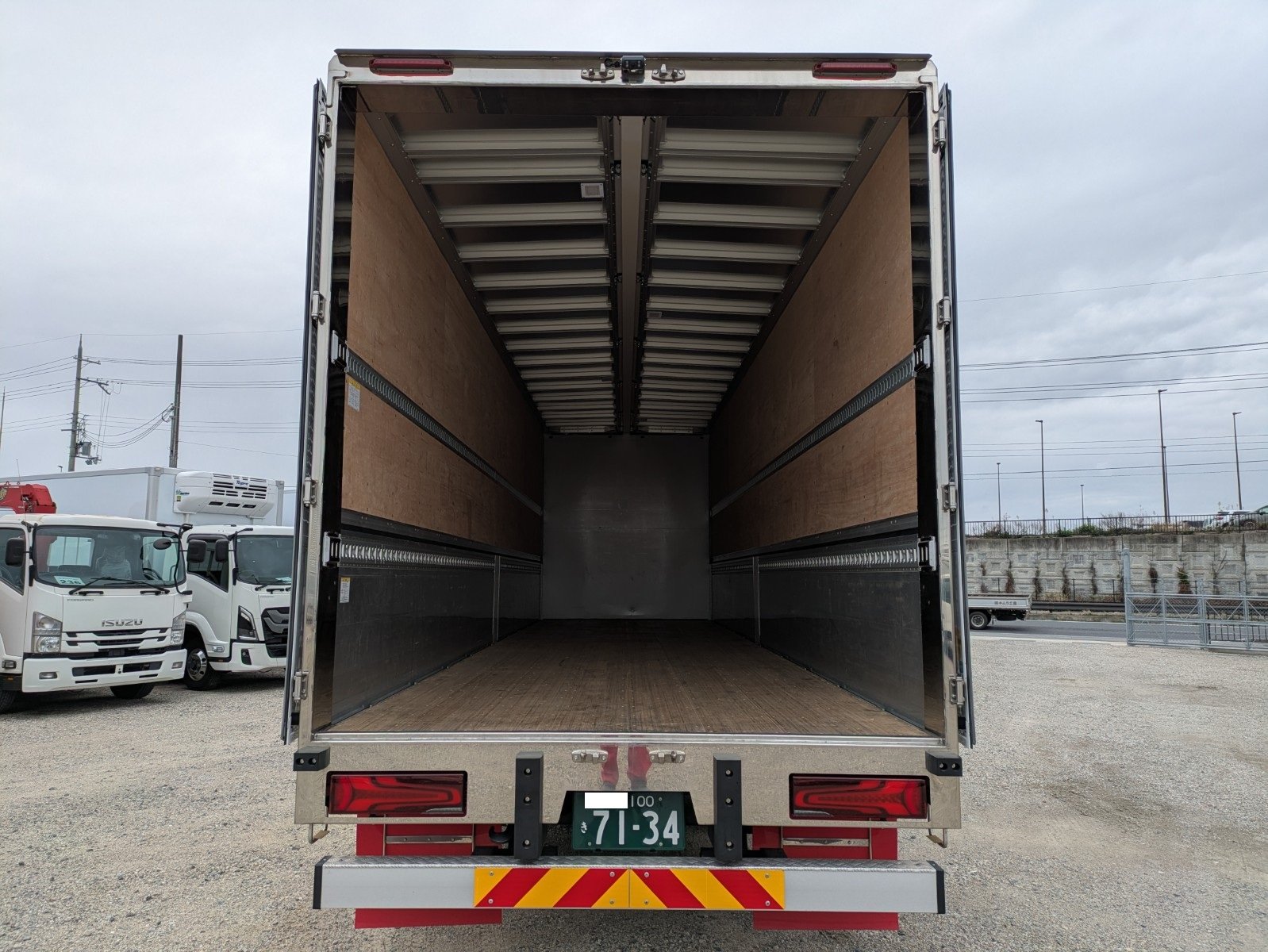 vehicle_image_20260409153225xl9pEmNcTd.jpg