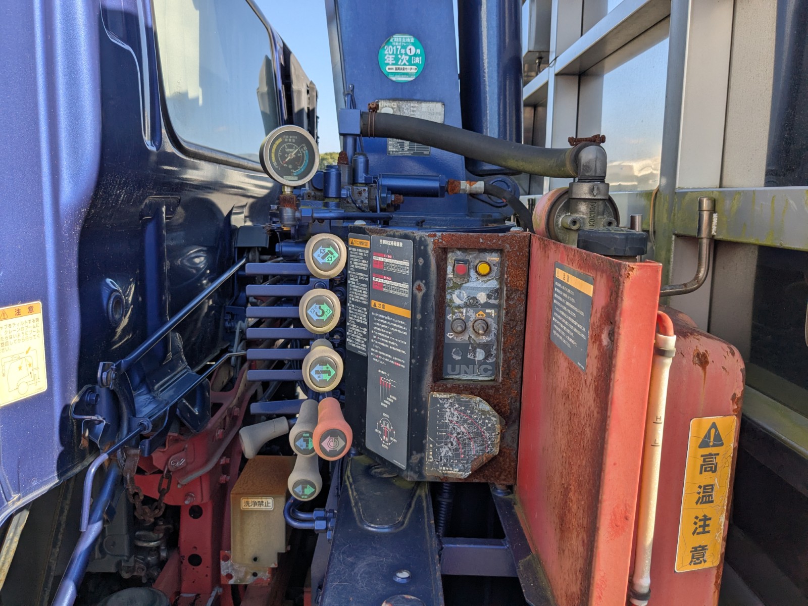 トラック販売・買取｜UJグループ（ウシトラ）