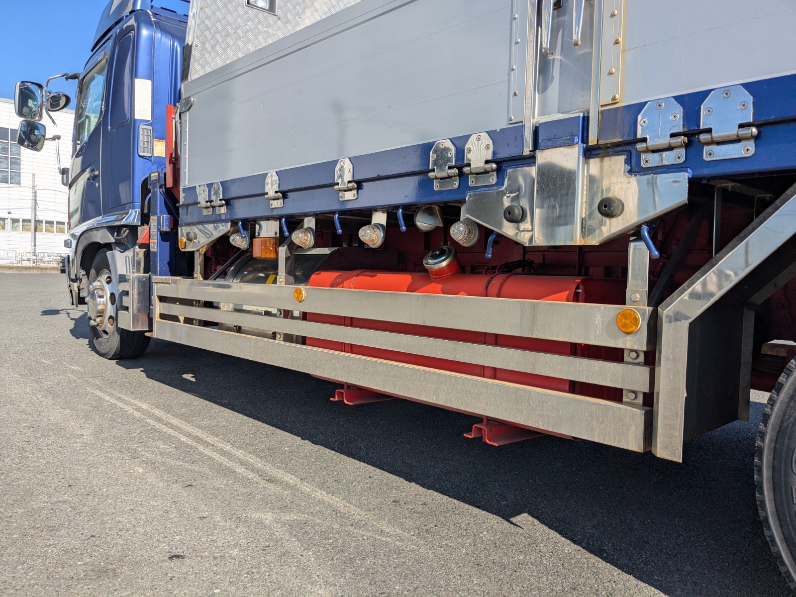 トラック販売・買取｜UJグループ（ウシトラ）