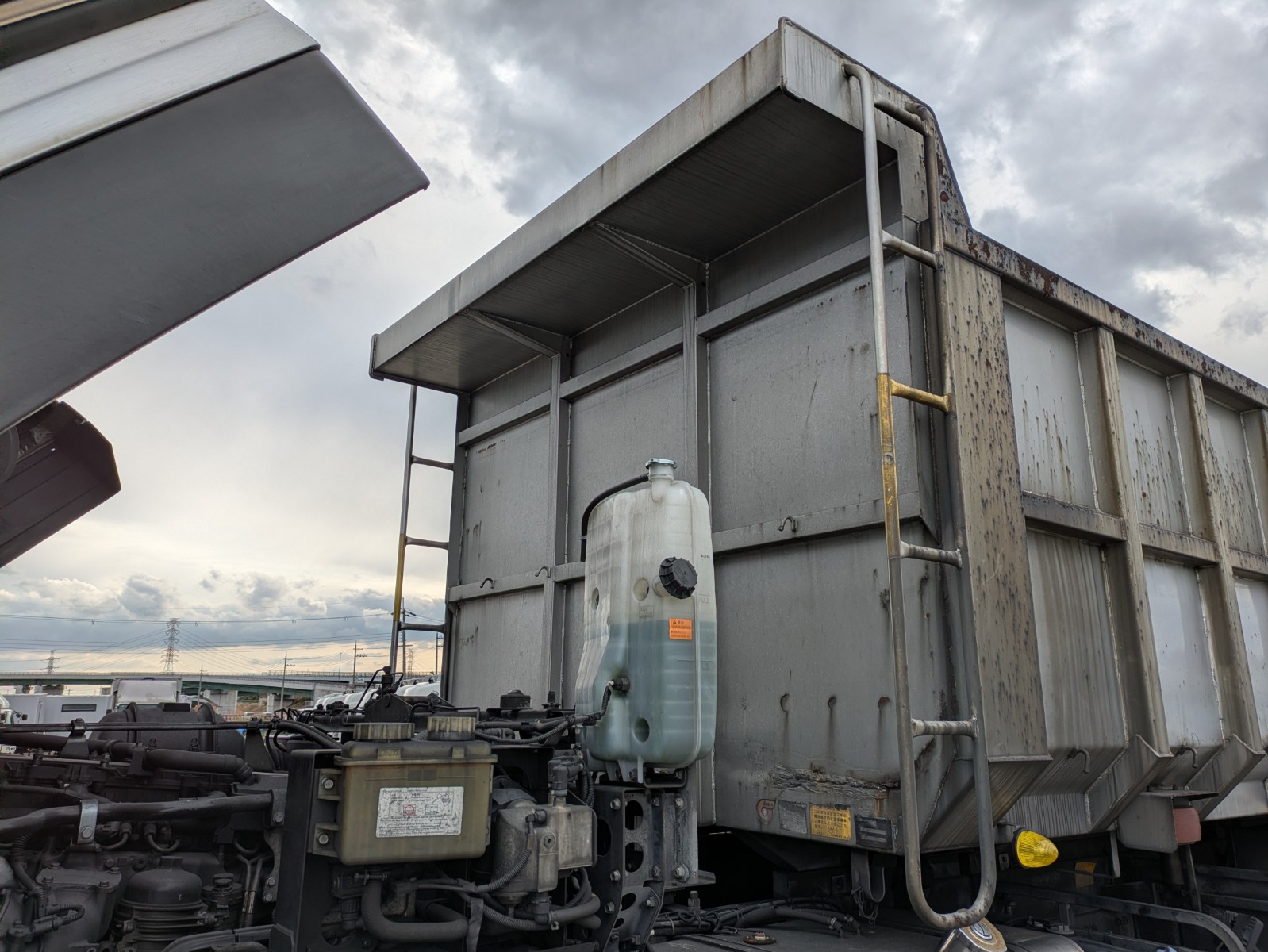 vehicle_image_20251204094643CmFLA5Dytz.jpg