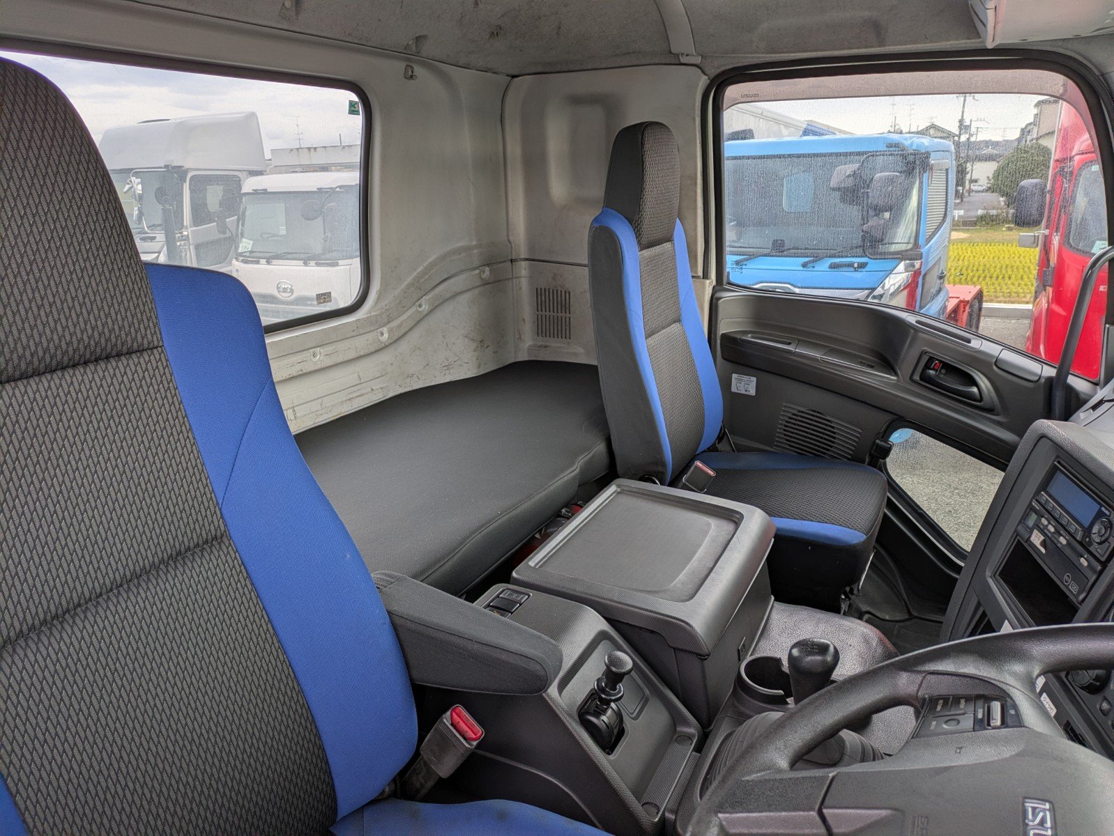 vehicle_image_20260108090451IfMfSrr2W3.jpg