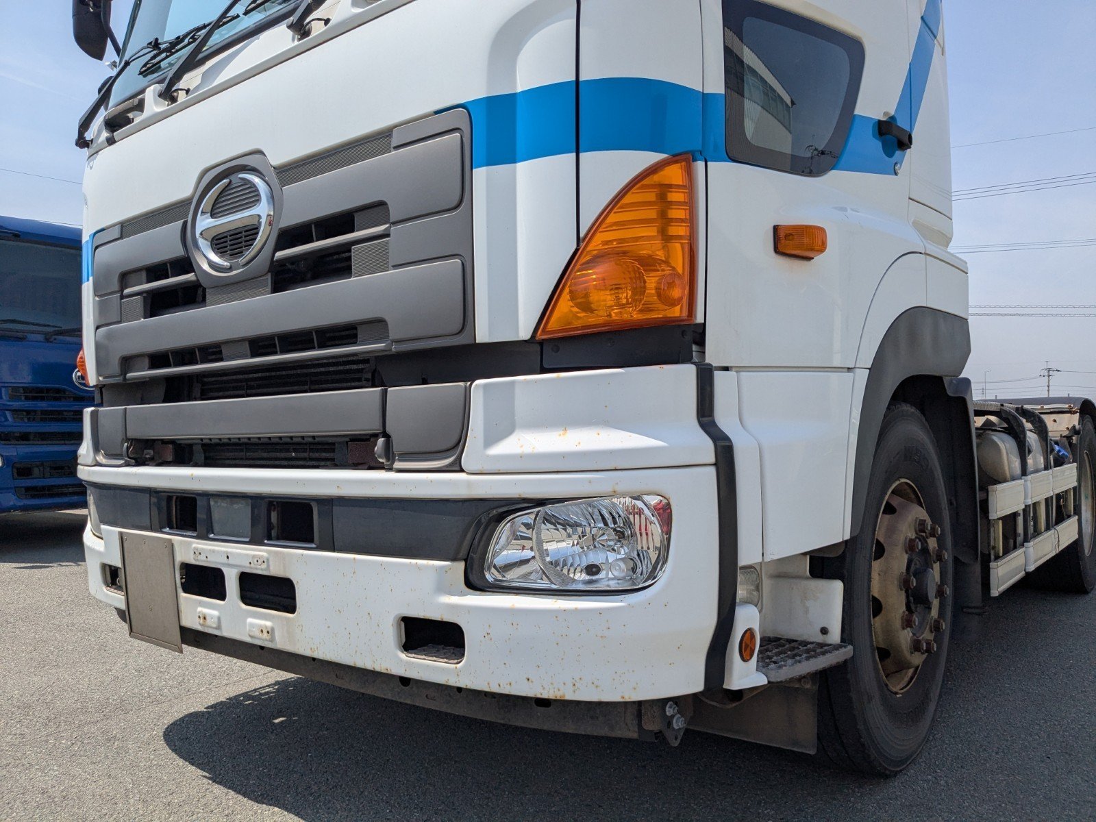 vehicle_image_20260404161200TNpU0uZuDi.jpg