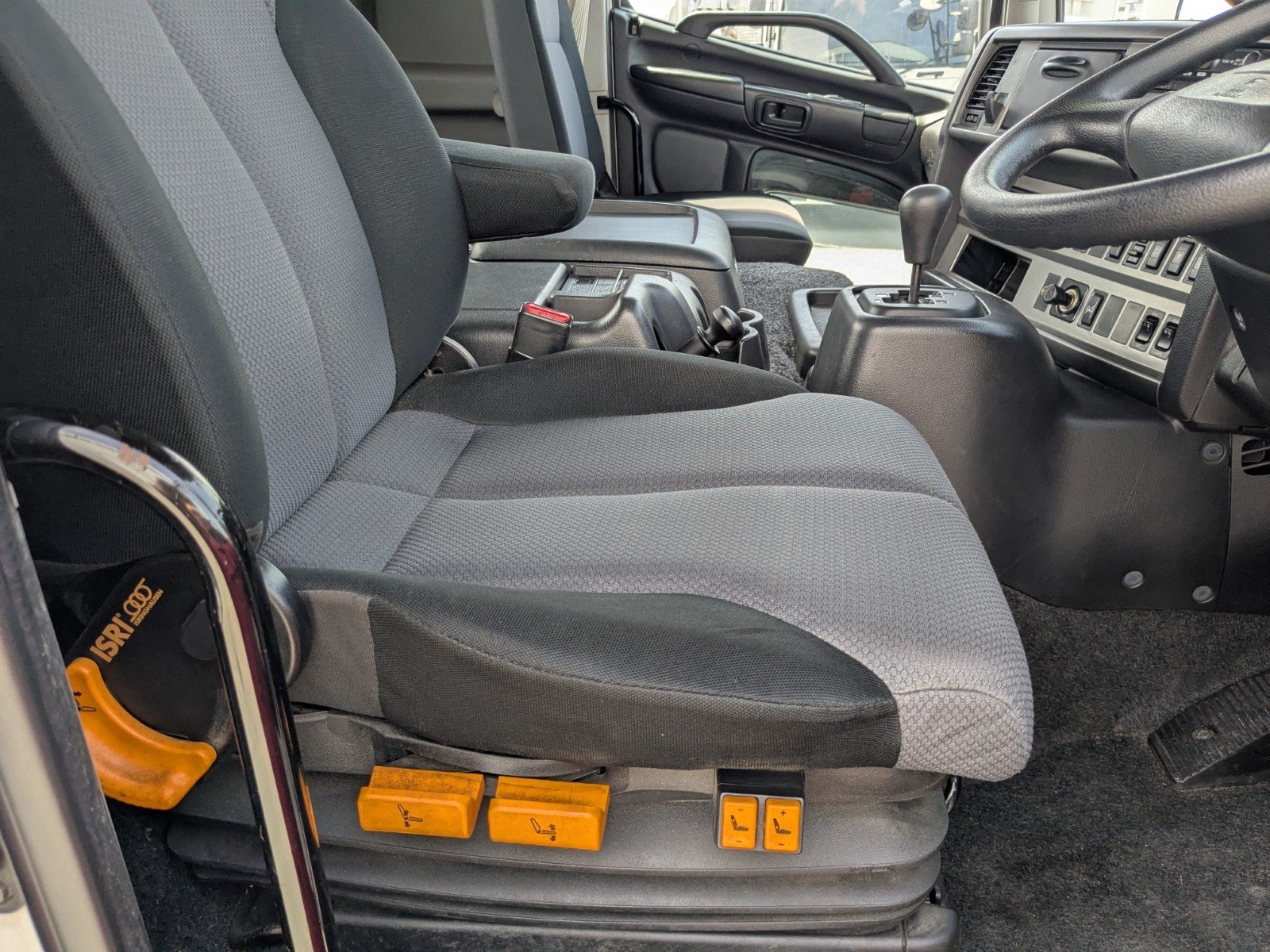 vehicle_image_20260404161200oQV5YPpqbJ.jpg