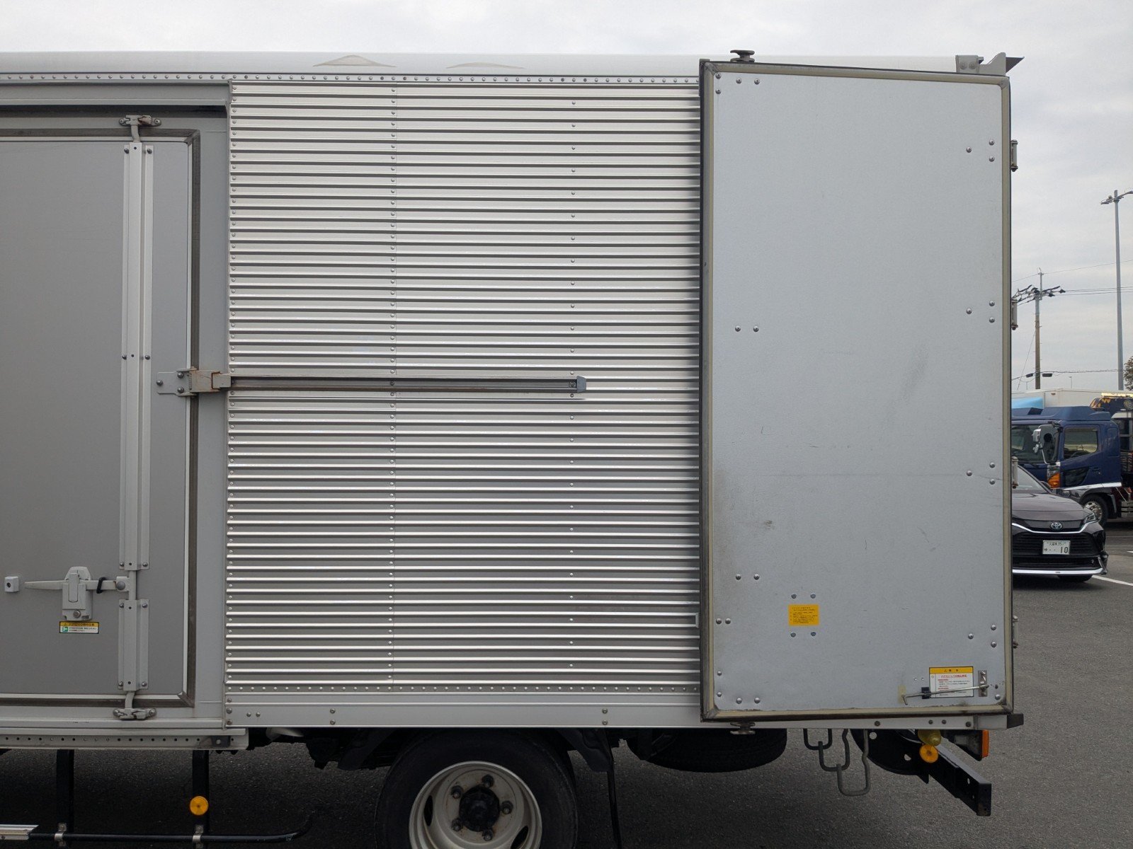 vehicle_image_20260206165910hxDGfy6IsW.jpg
