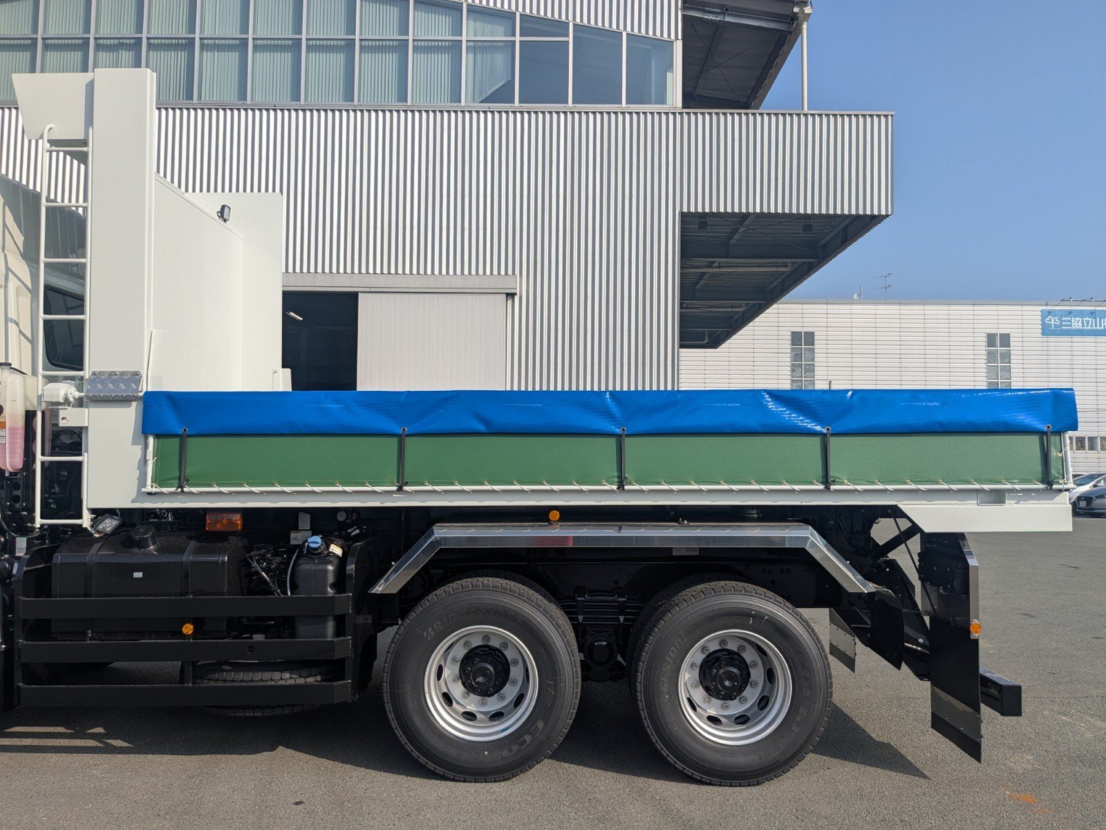 vehicle_image_20260216081809W3isnwL7Nu.jpg