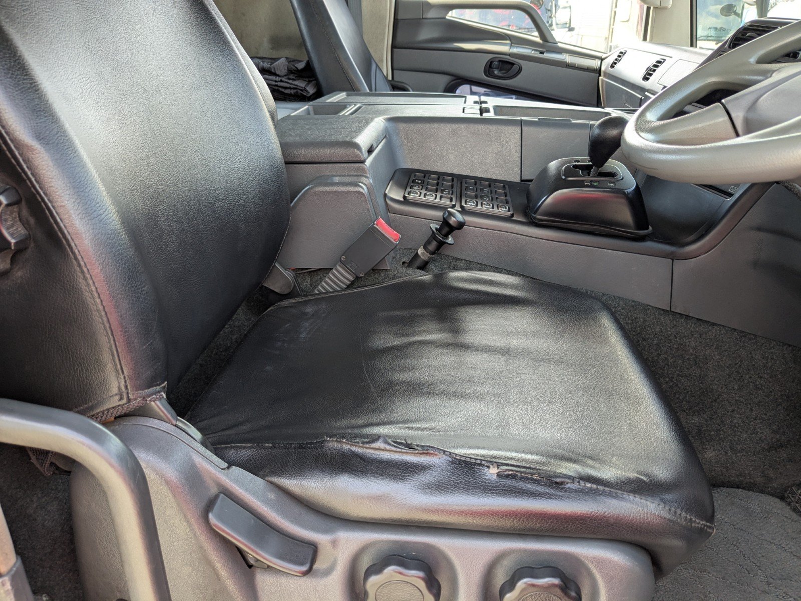 vehicle_image_20260502132407PskxVMSMD3.jpg