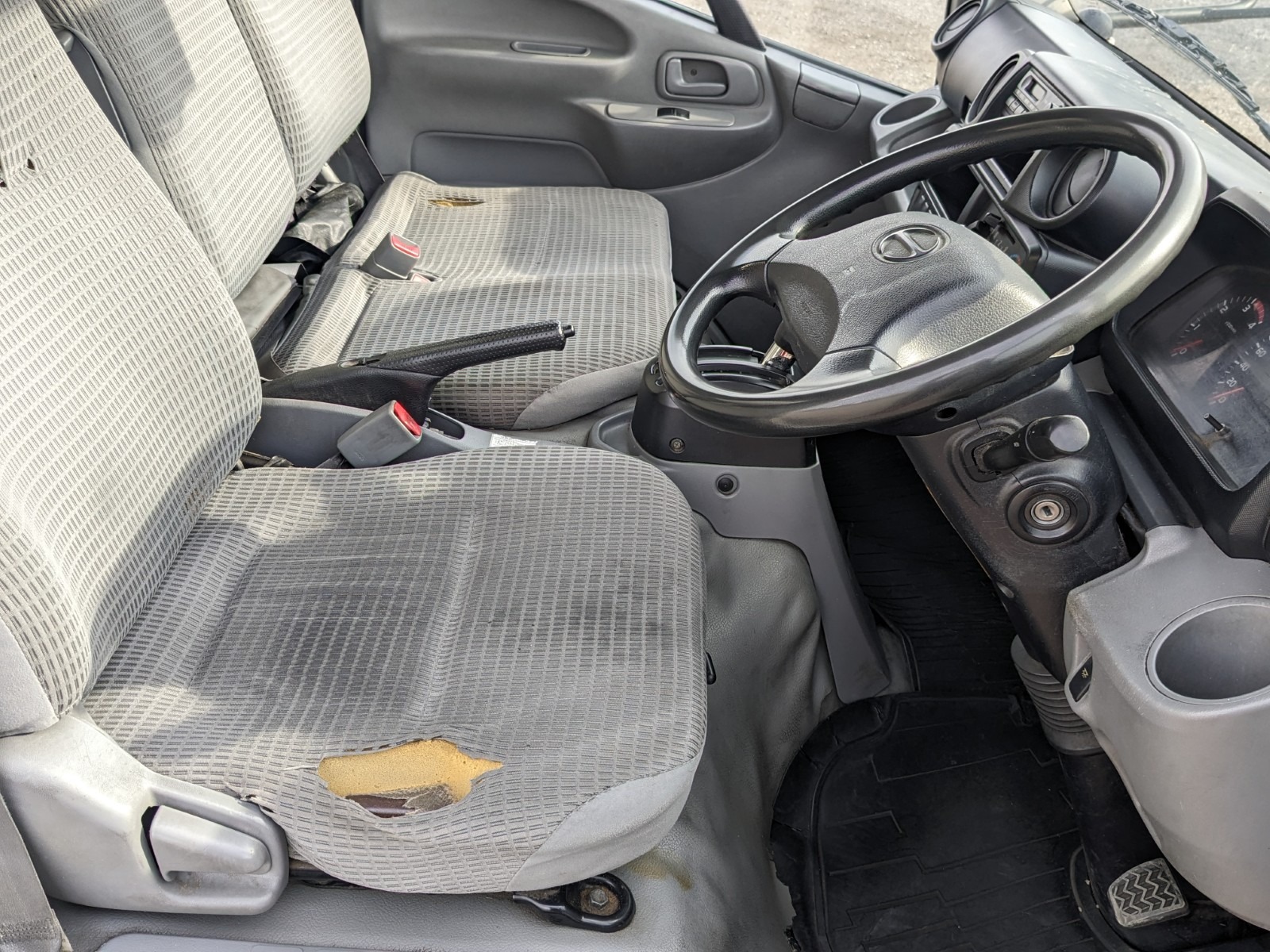 vehicle_image_20251224100019ddMZZlOqIx.jpg