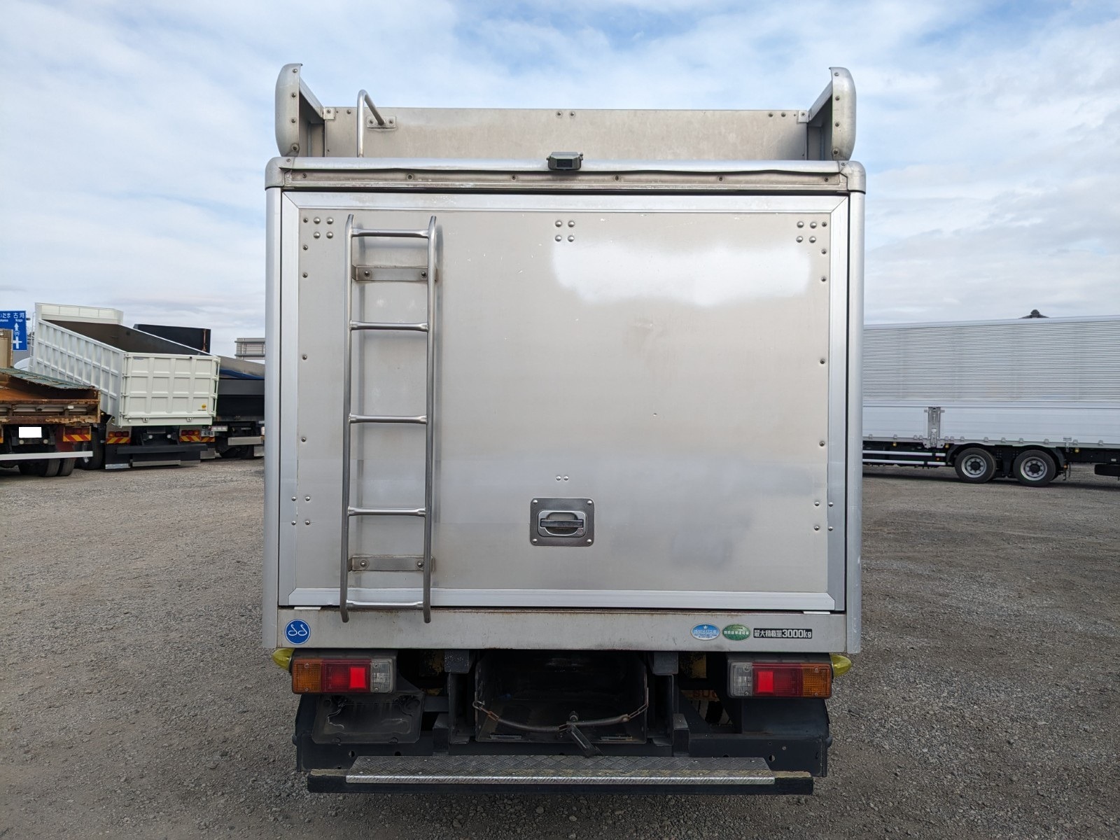 vehicle_image_20251224100019hZDl9KGom0.jpg