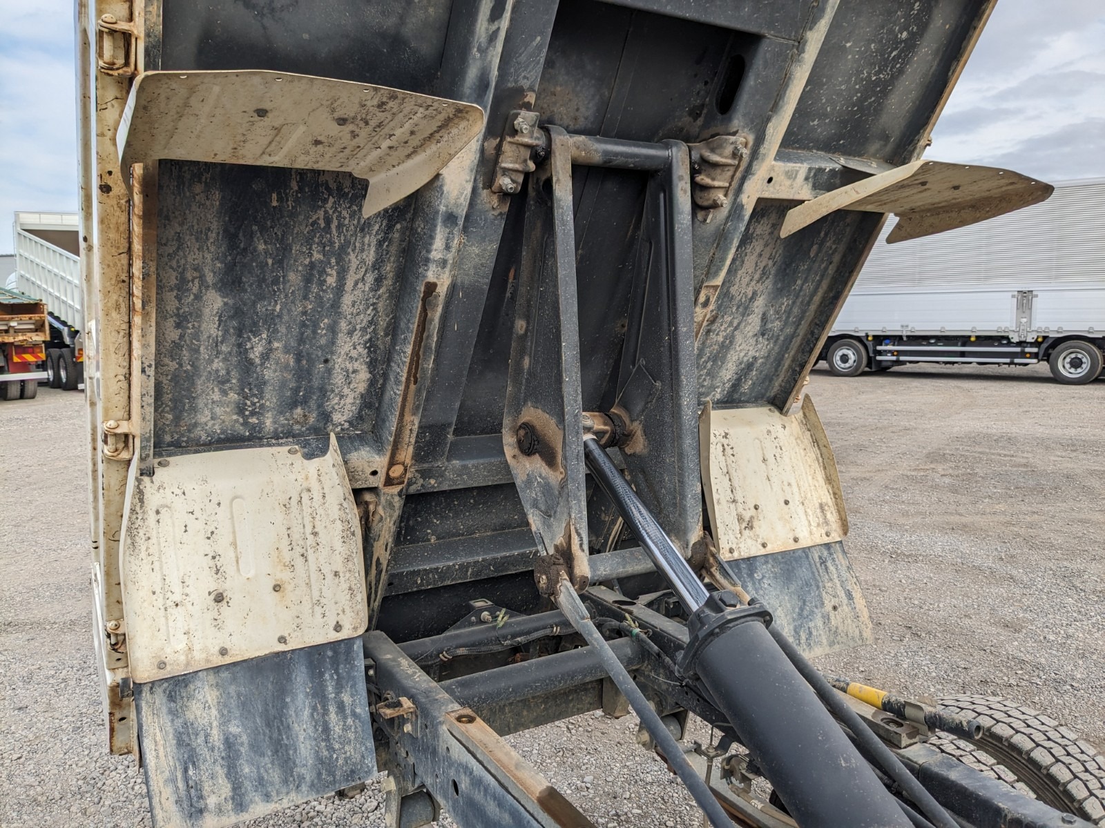 vehicle_image_20251224101147bz3rMf0rVF.jpg