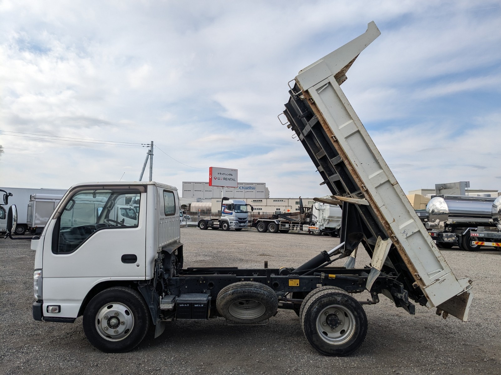 vehicle_image_20251224101147dRdH2o8vSf.jpg