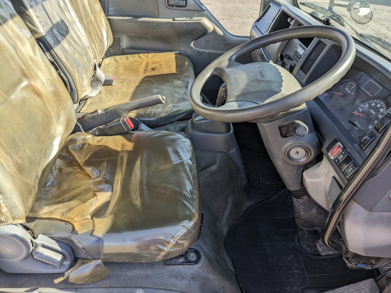 vehicle_image_202512221105380G0E6auXWI.jpg